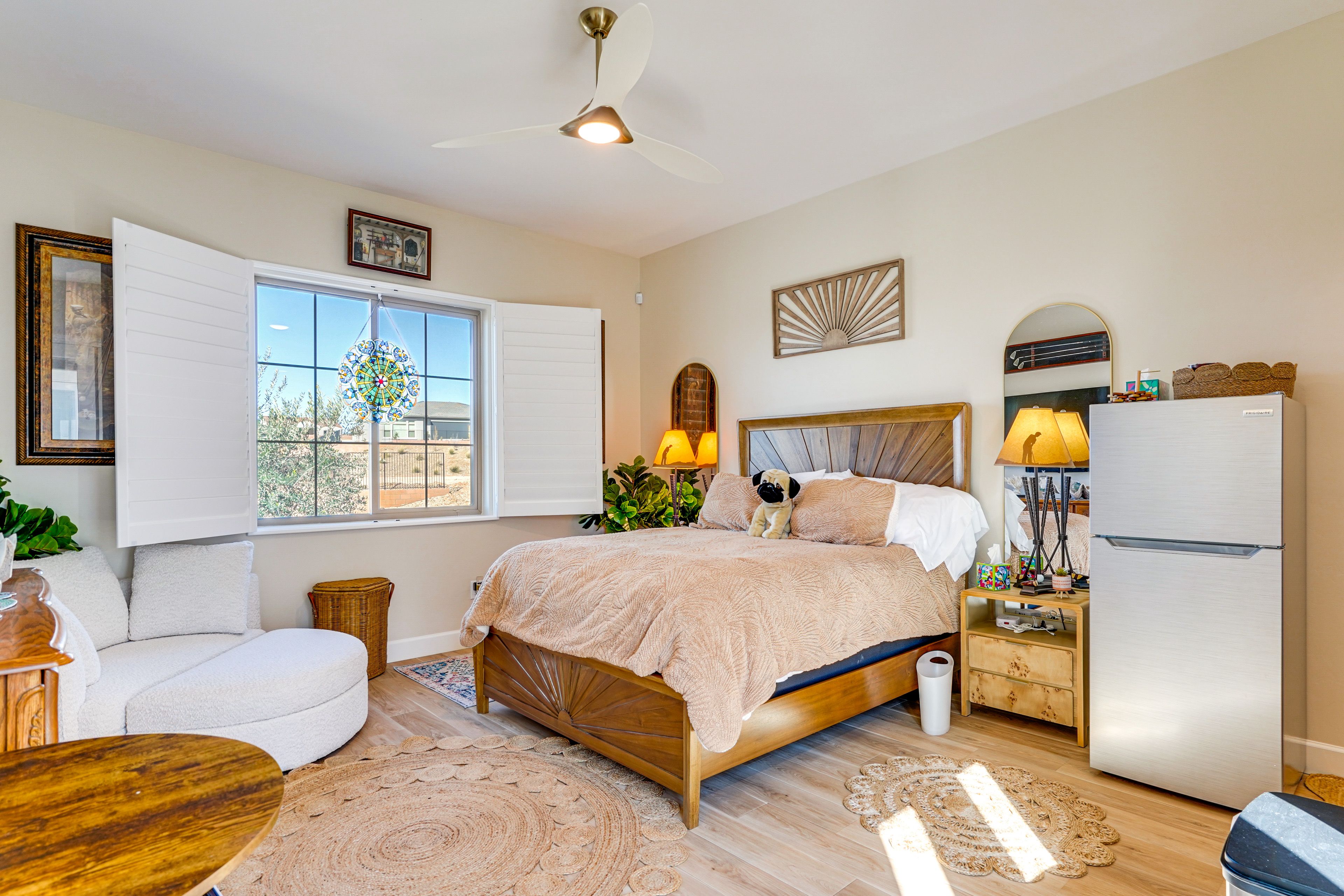 Studio Interior | Queen Bed