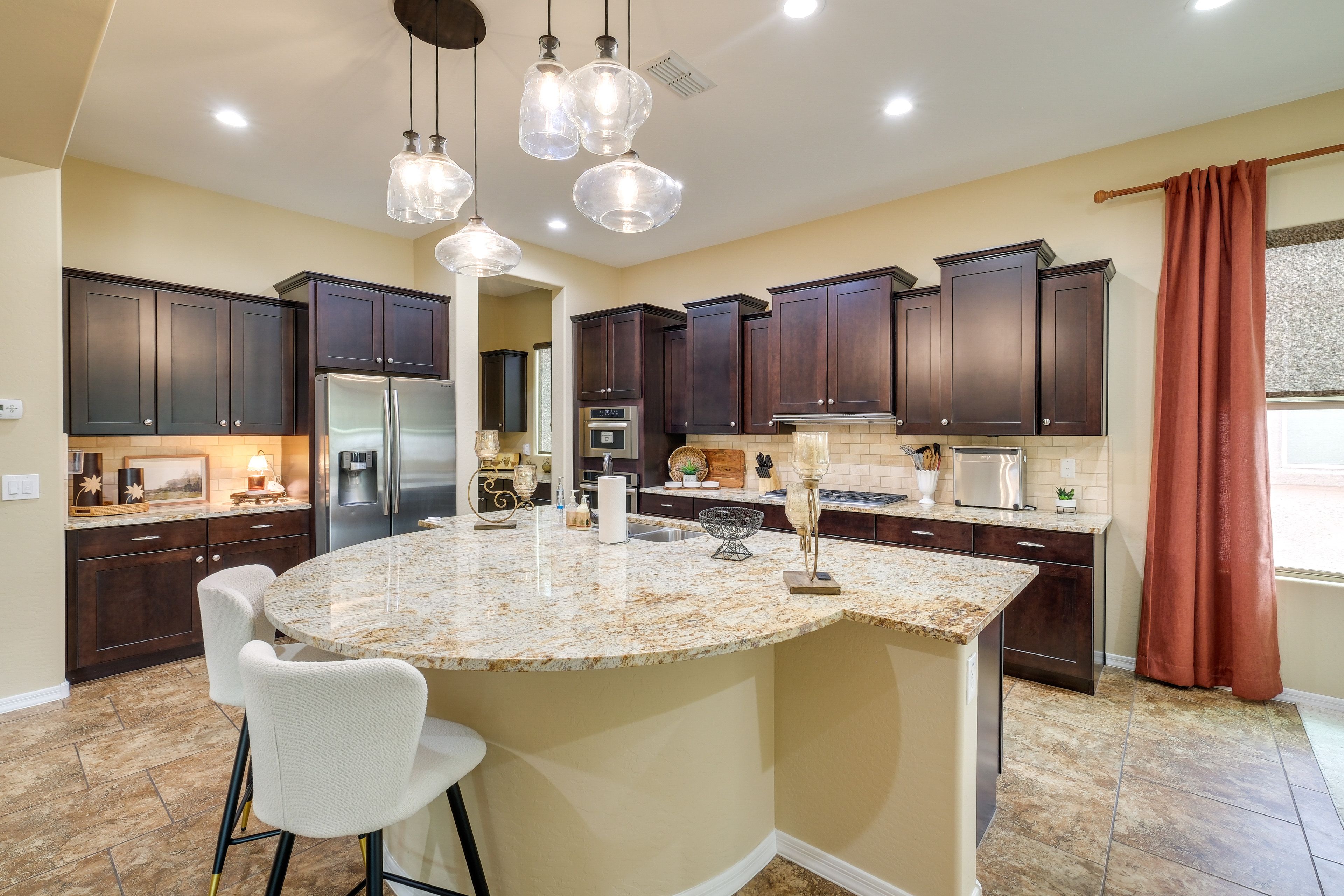 Breakfast Bar | Kitchen