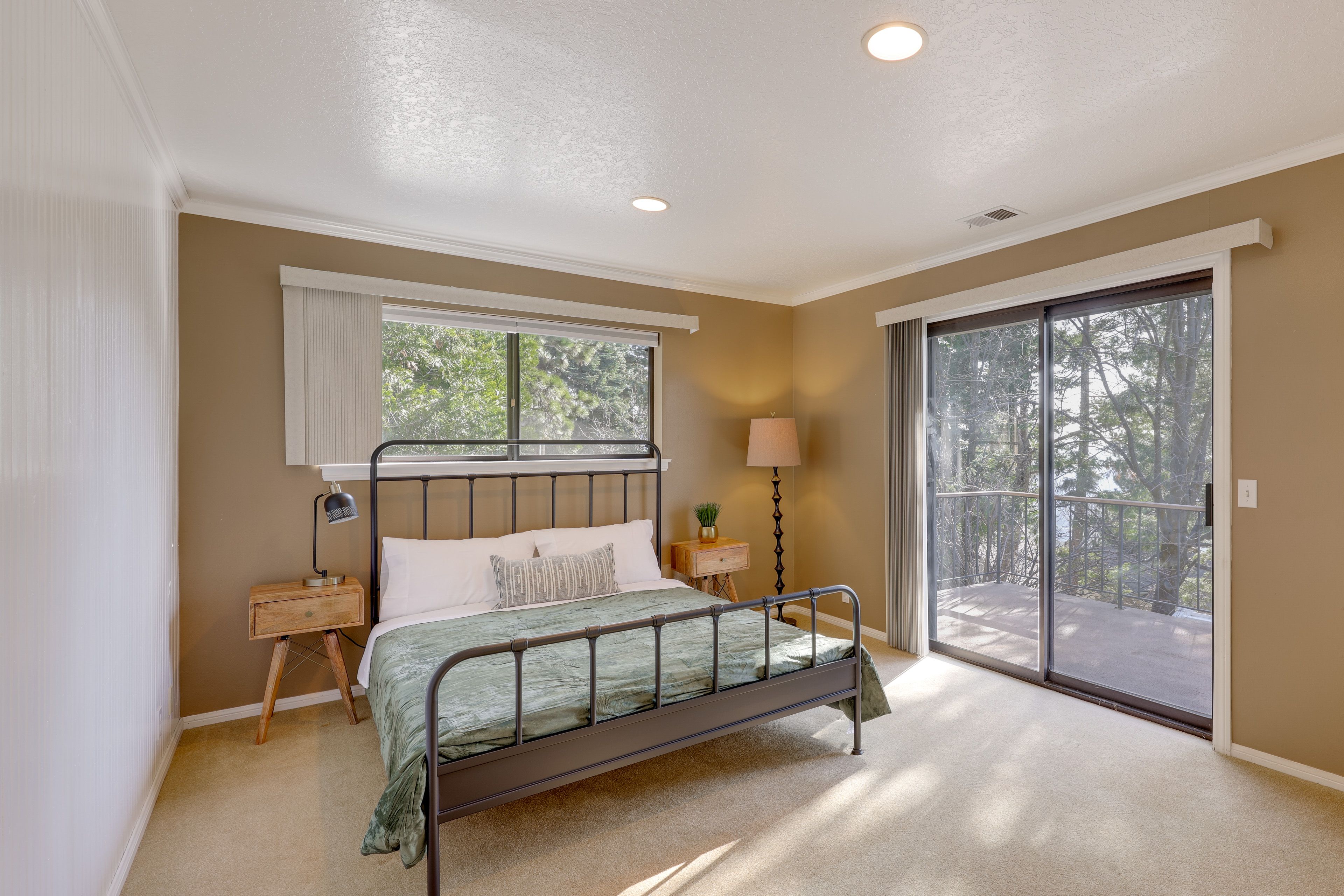 Bedroom 3 | Queen Bed