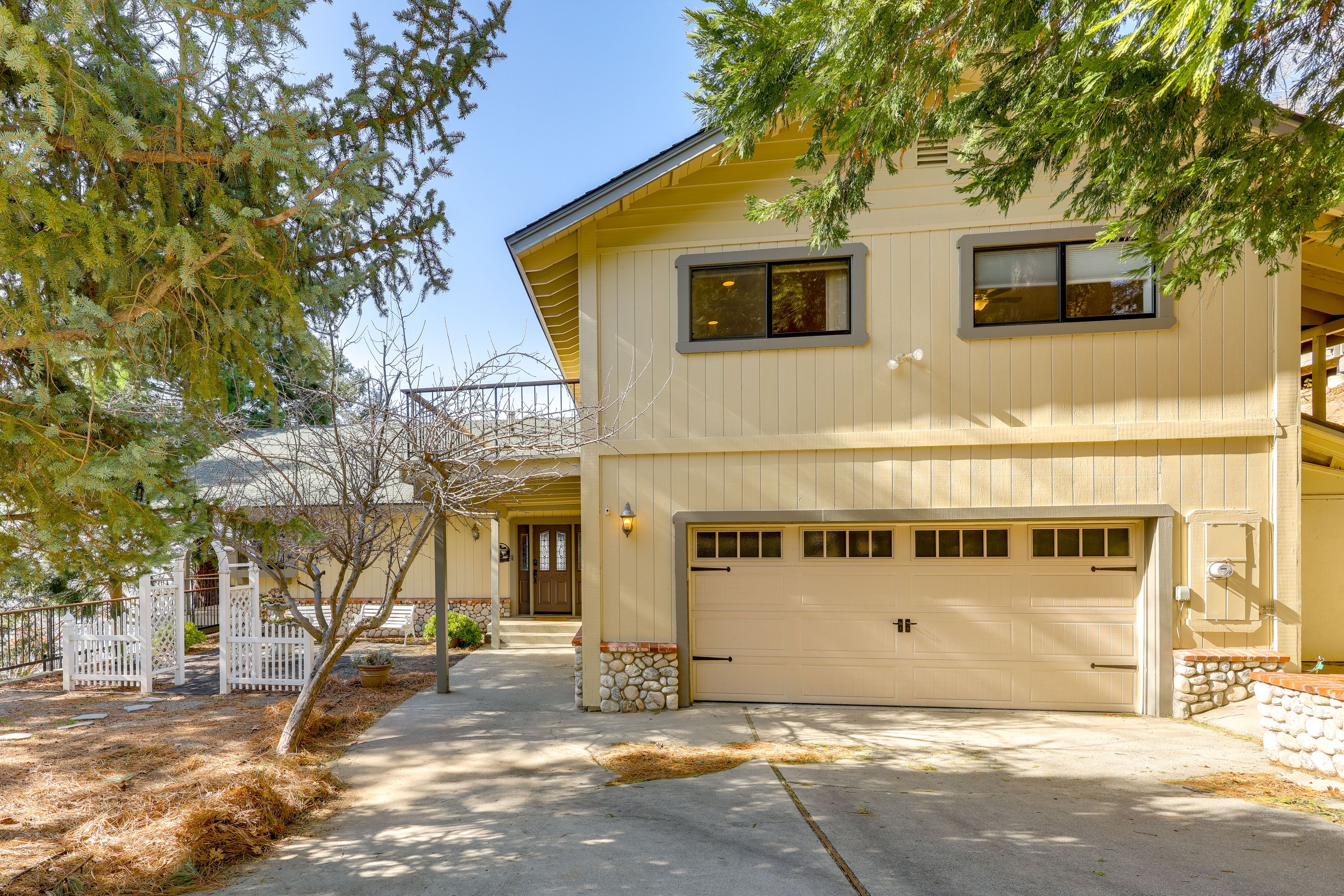 Garage Parking | 2 Vehicles | Driveway Parking | 2 Vehicles