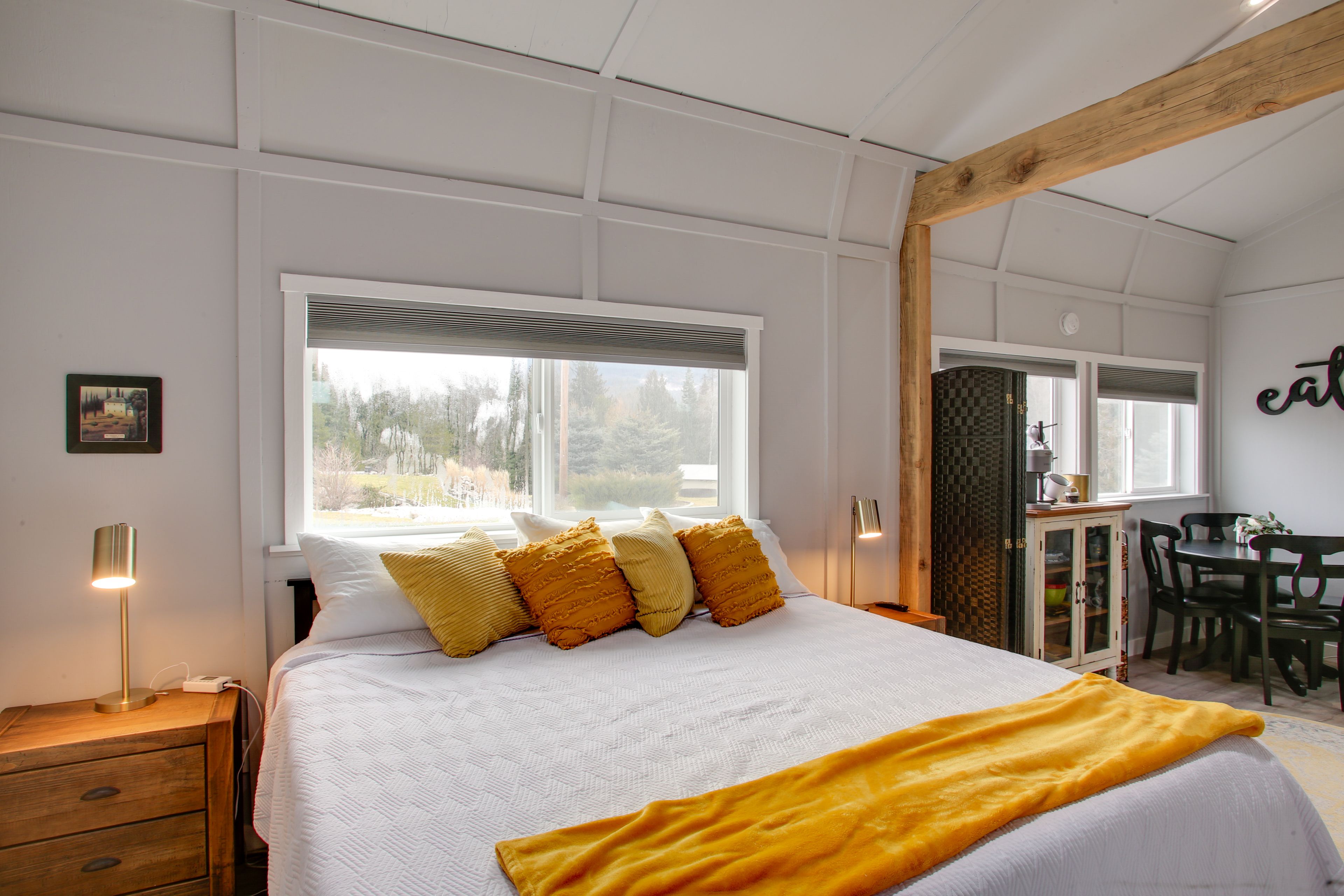 Studio Interior | King Bed