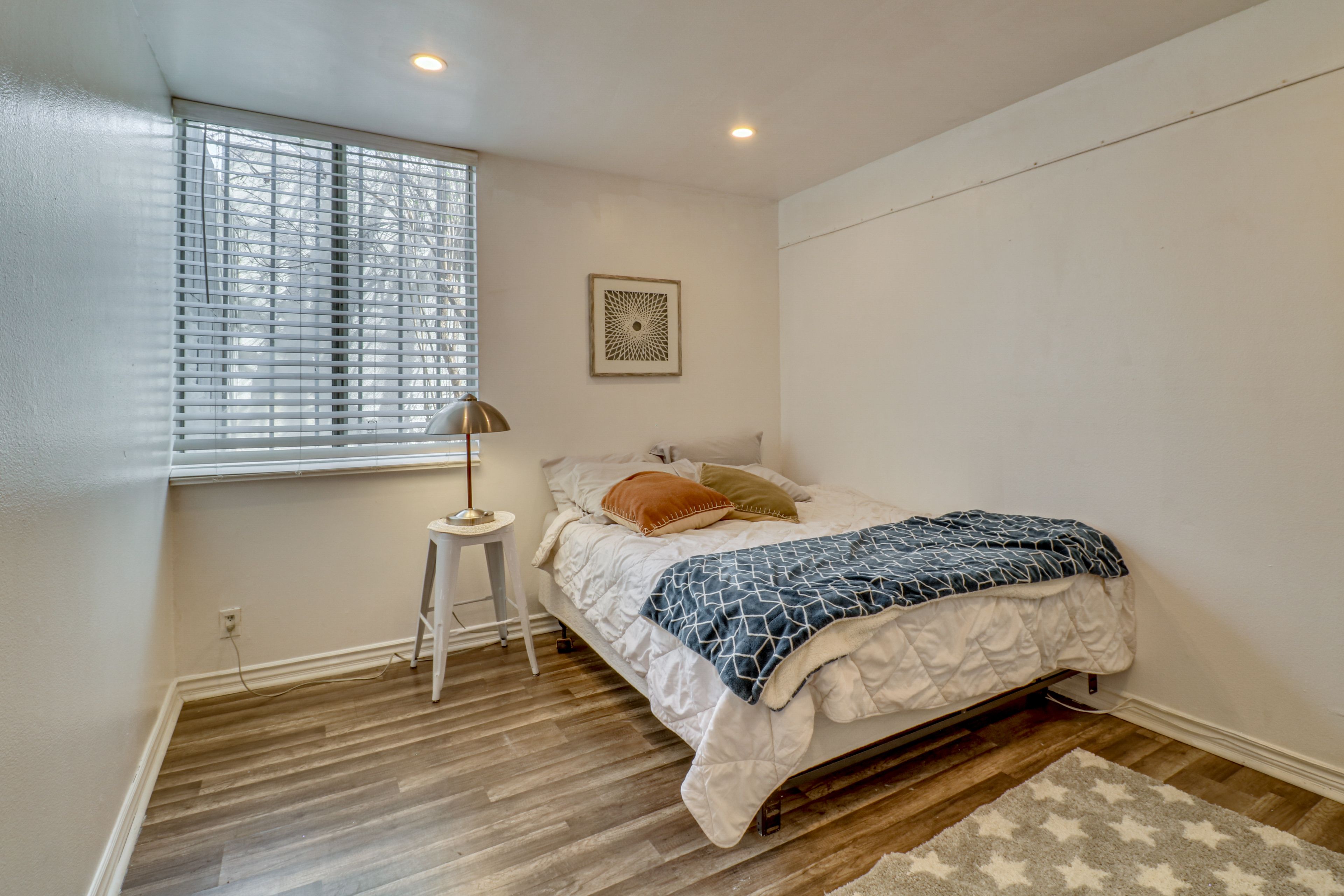 Bedroom 1 | Queen Bed