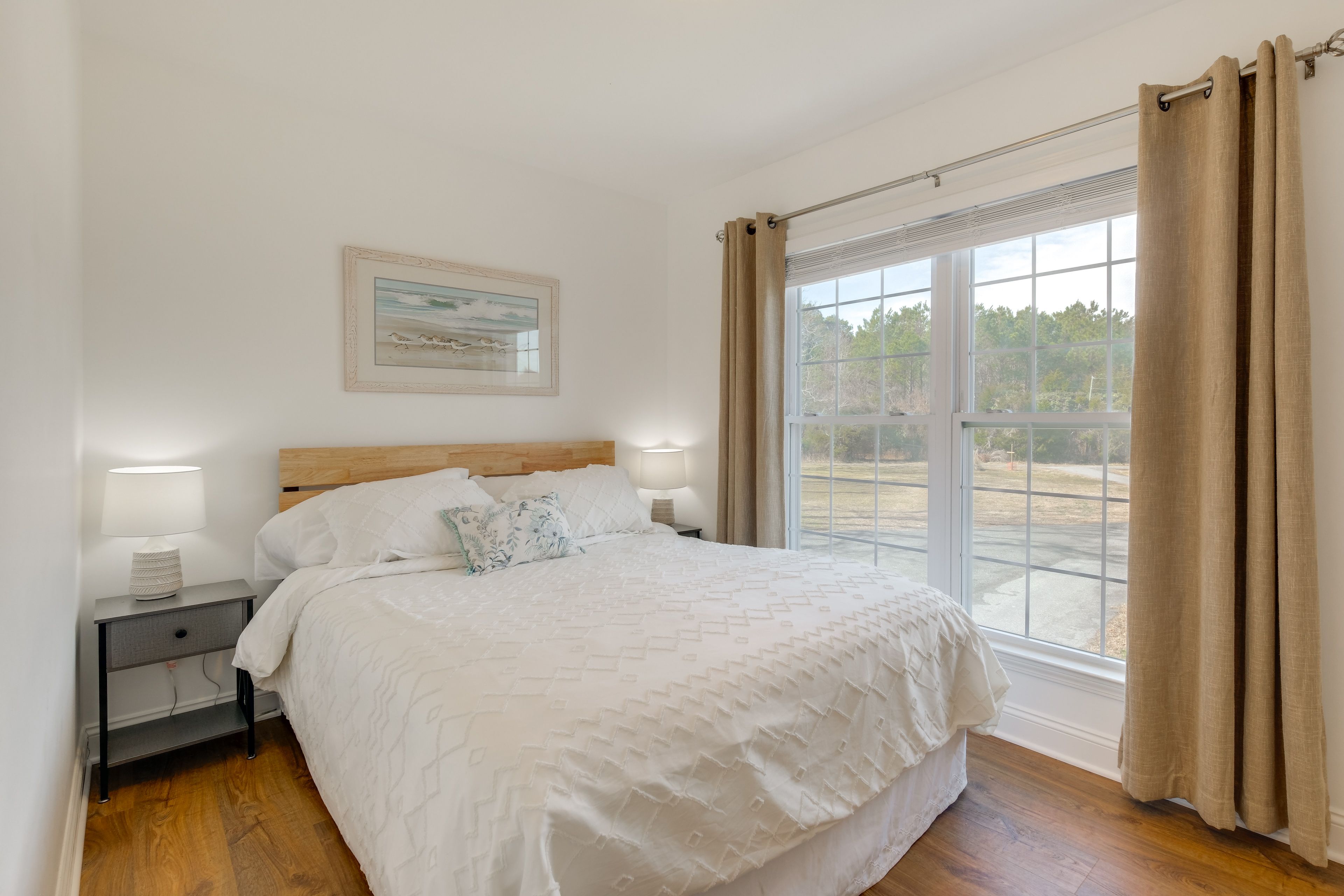 Bedroom 2 | Queen Bed | Main Floor