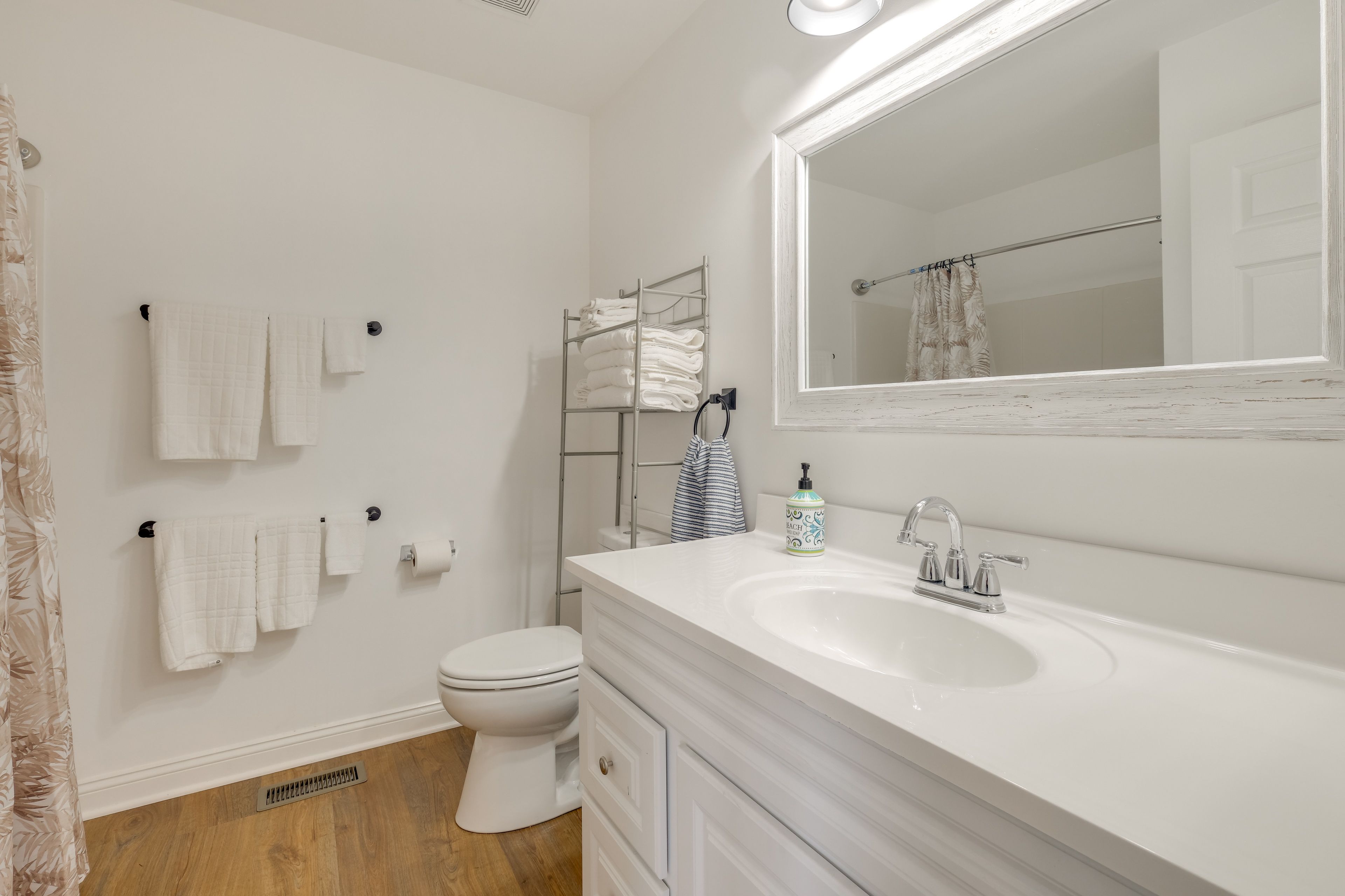 Full Bathroom | Main Floor