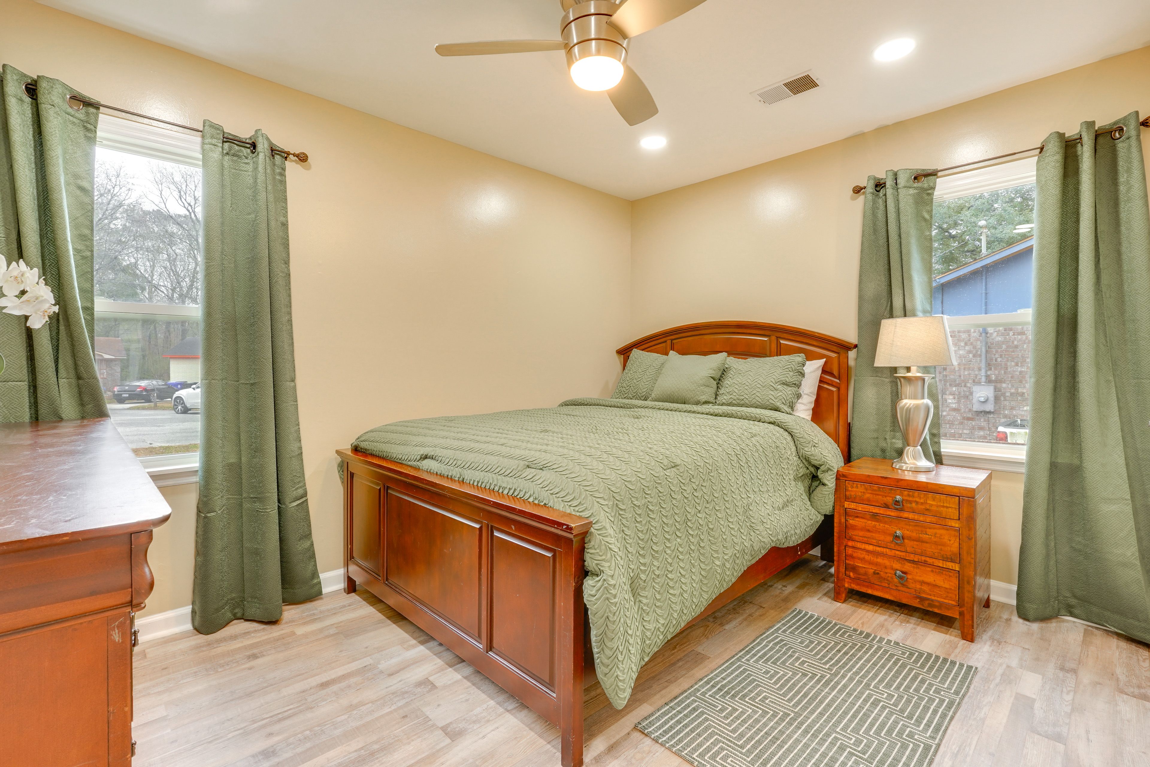 Bedroom 2 | Queen Bed