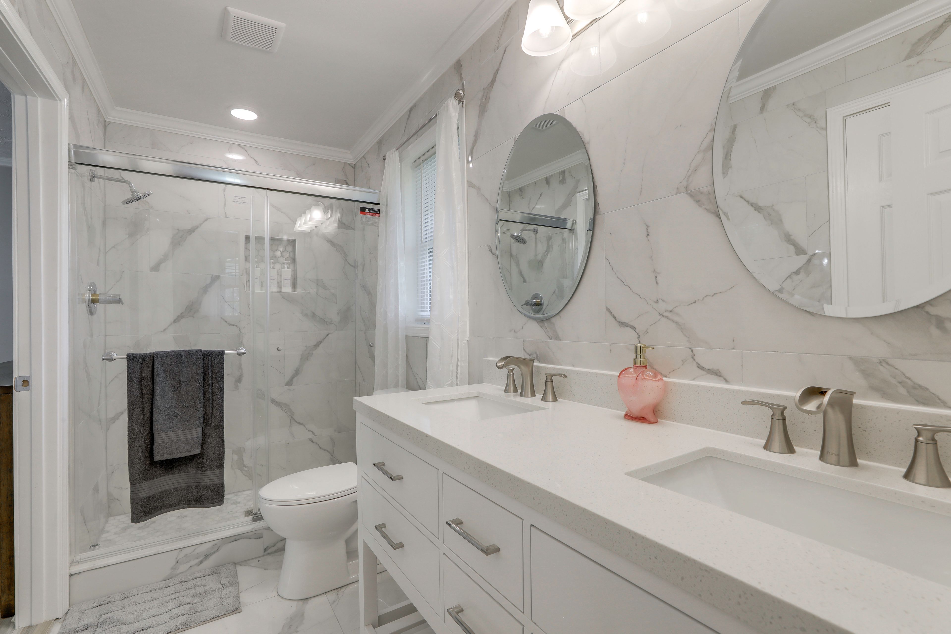 Full Bathroom | Main Level