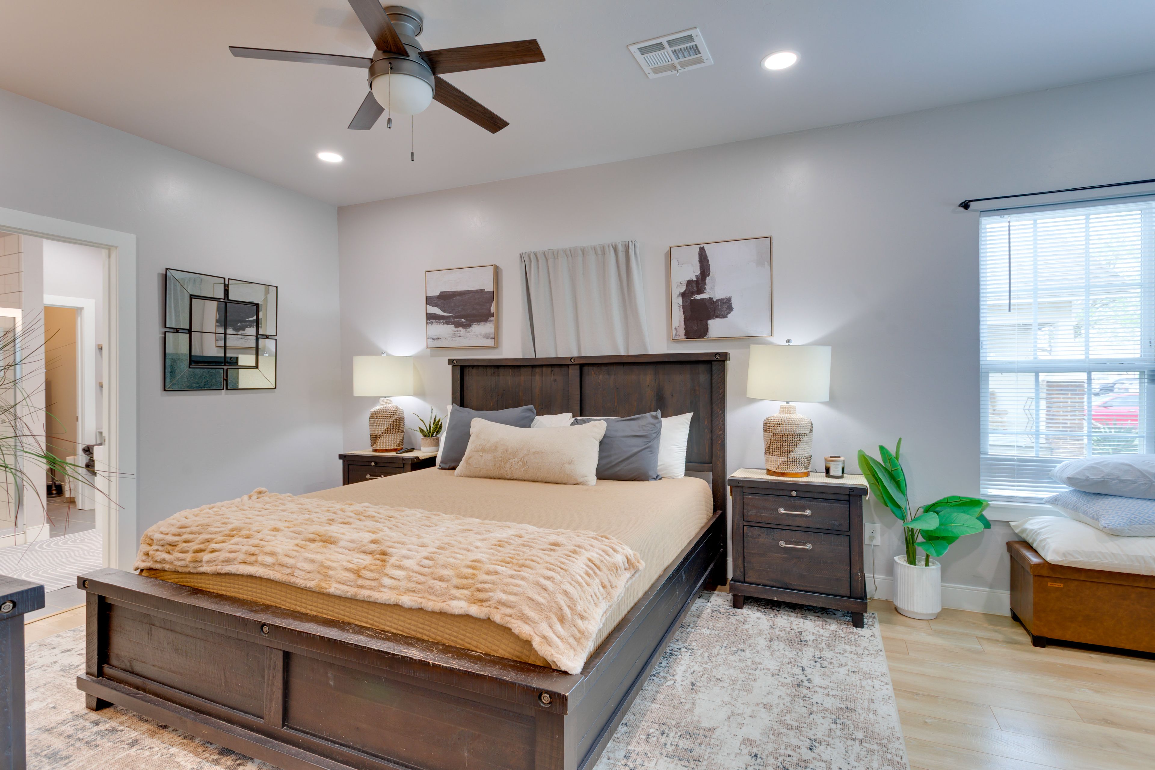 Bedroom 1 | King Bed