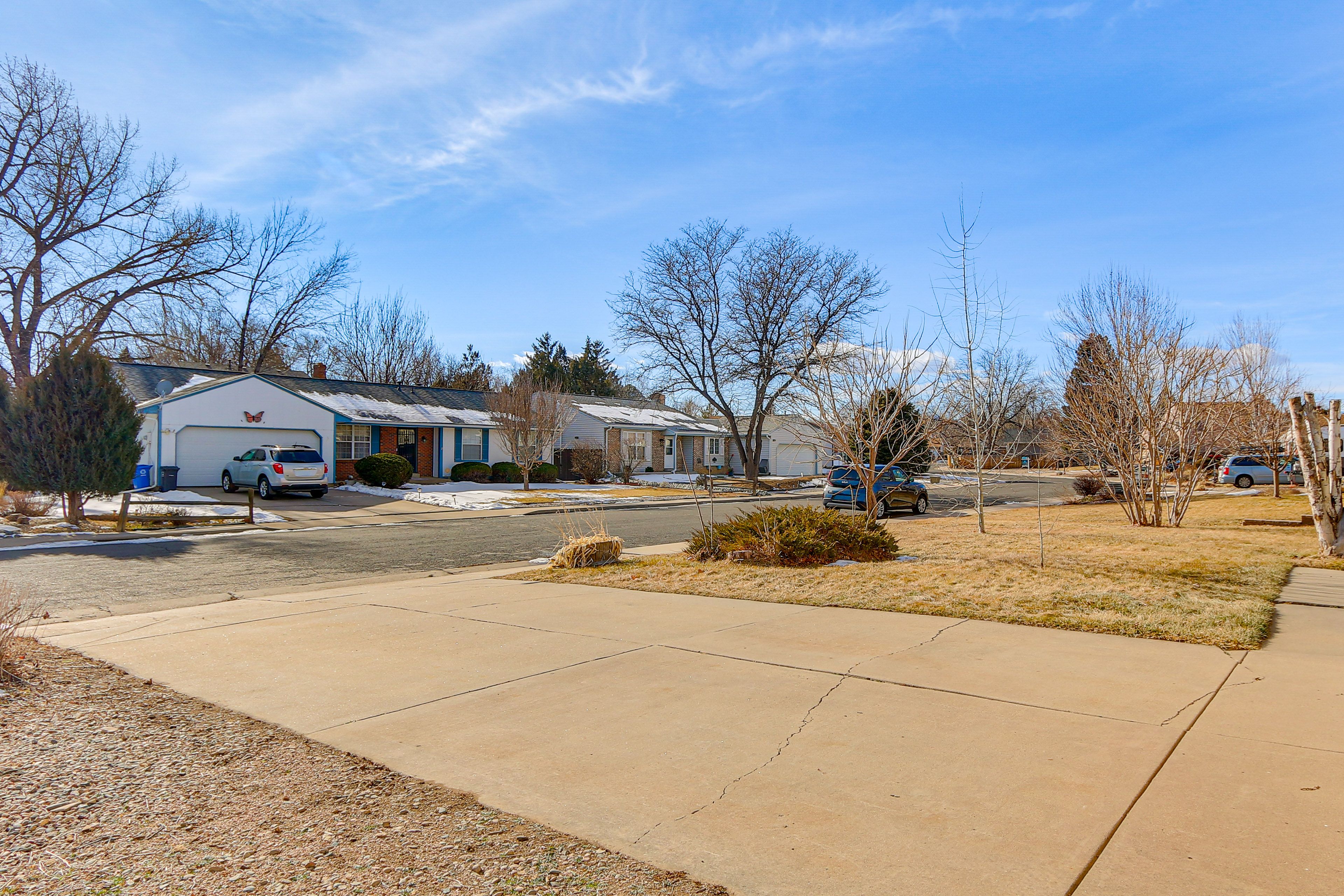 Parking | Driveway (2 Vehicles) | Street (2 Vehicles)