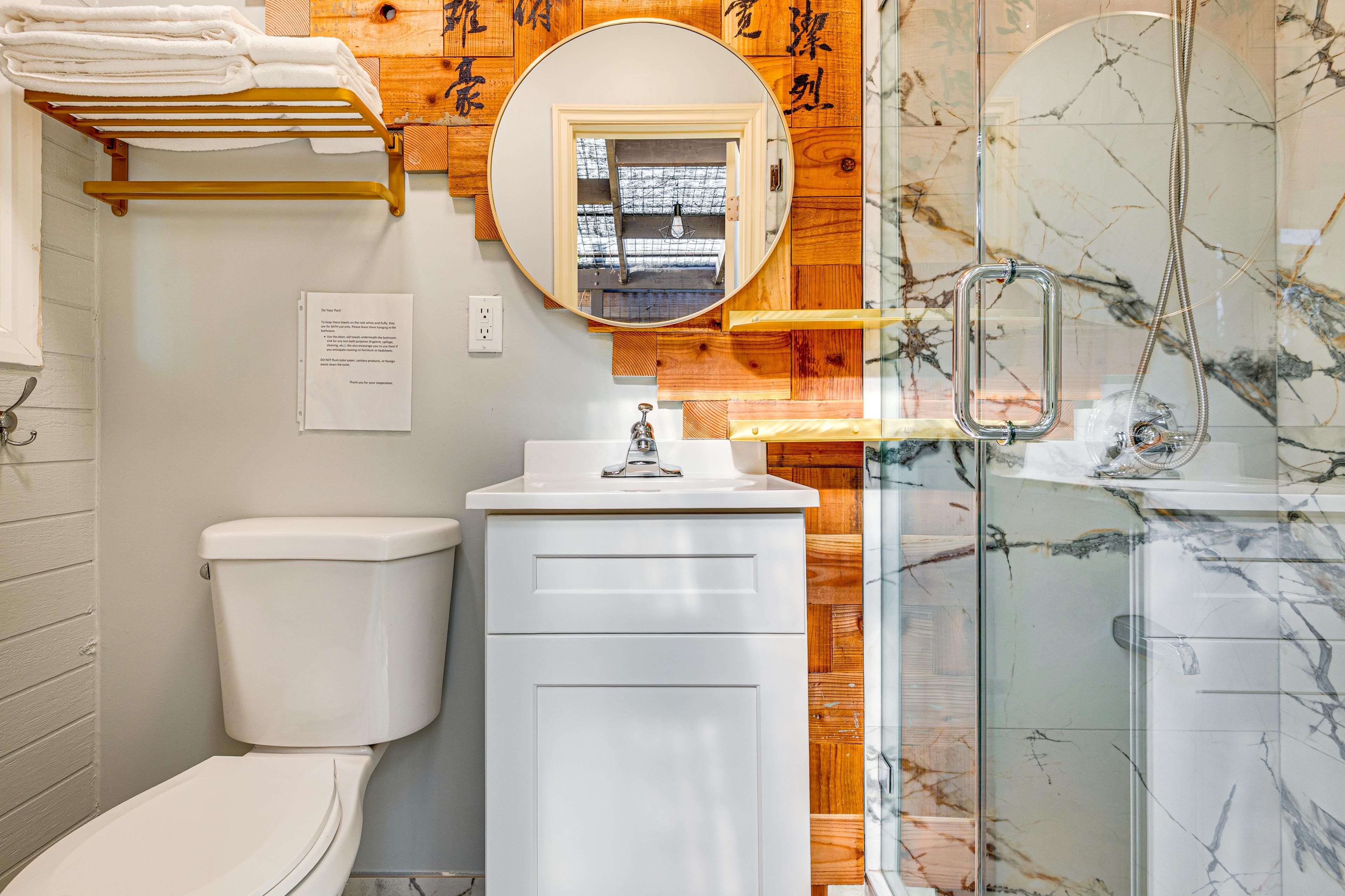 Studio | Full Bathroom