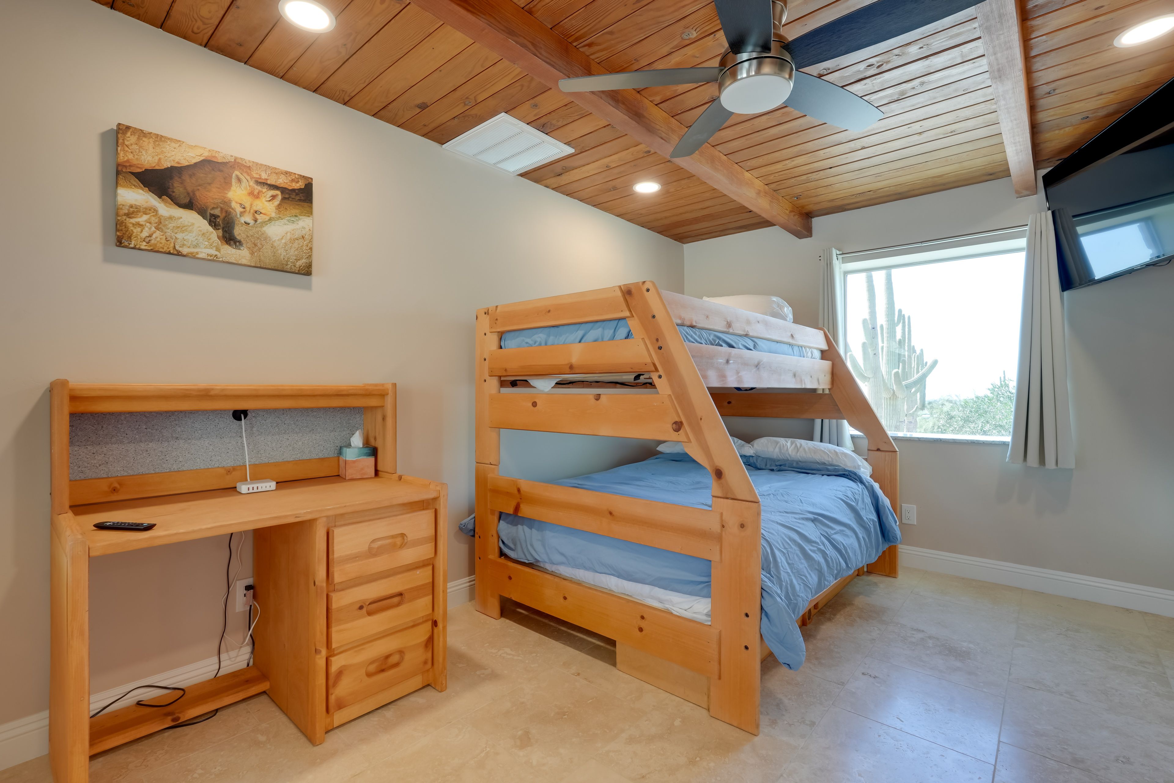 Bedroom 5 | Twin/Full Bunk Bed