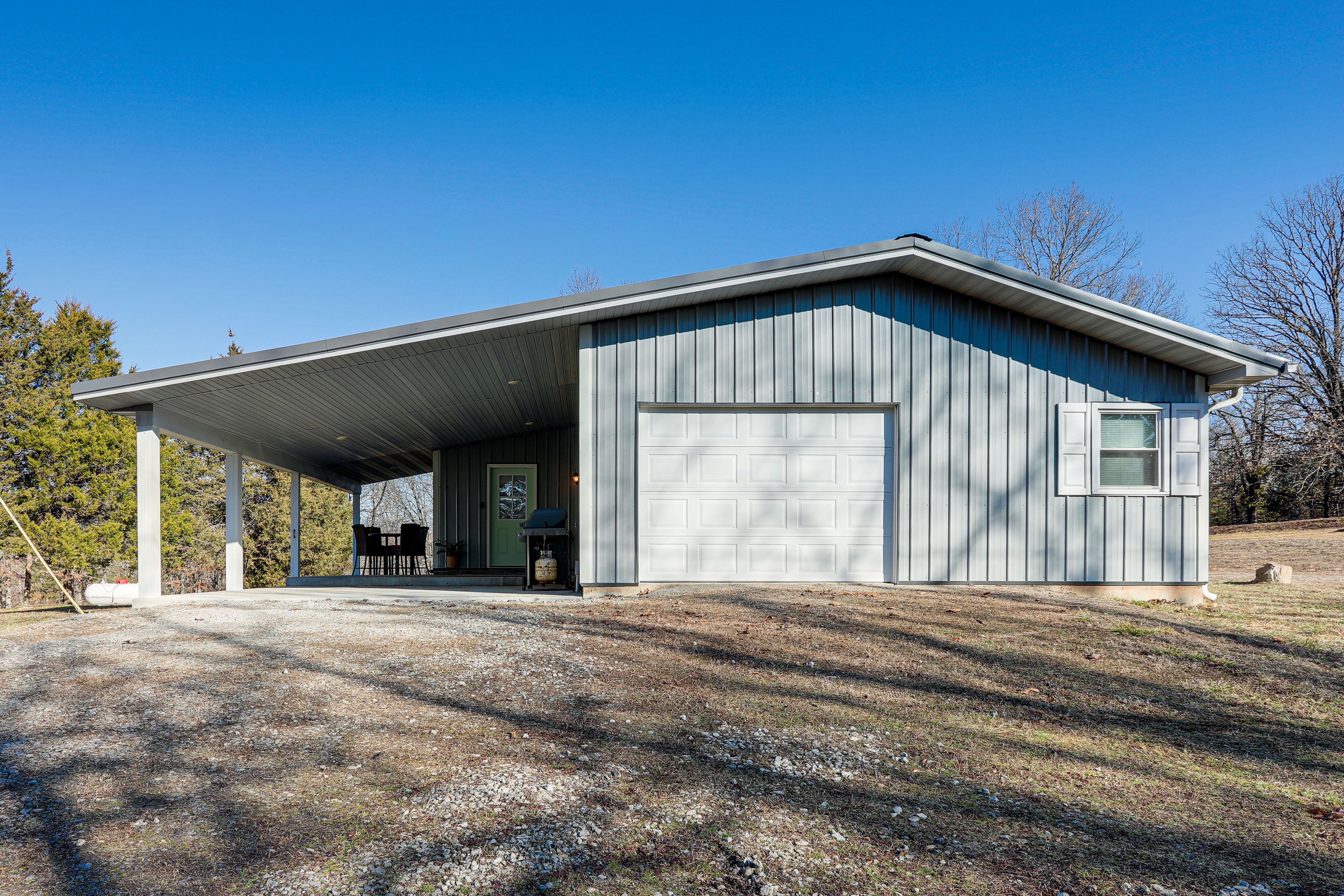 Parking | Garage (1 Vehicle) | Driveway (5 Vehicles)