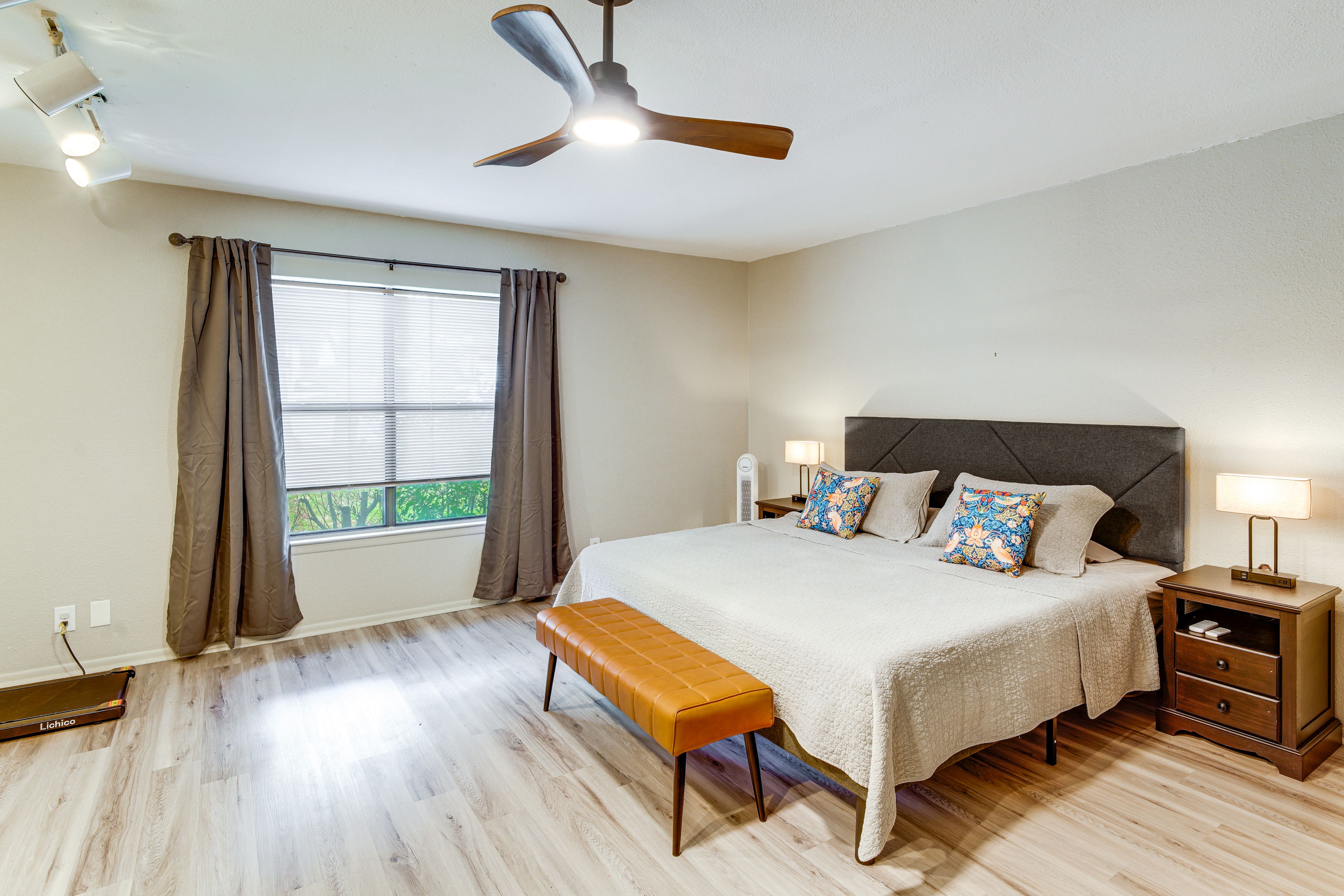 Bedroom 1 | King Bed