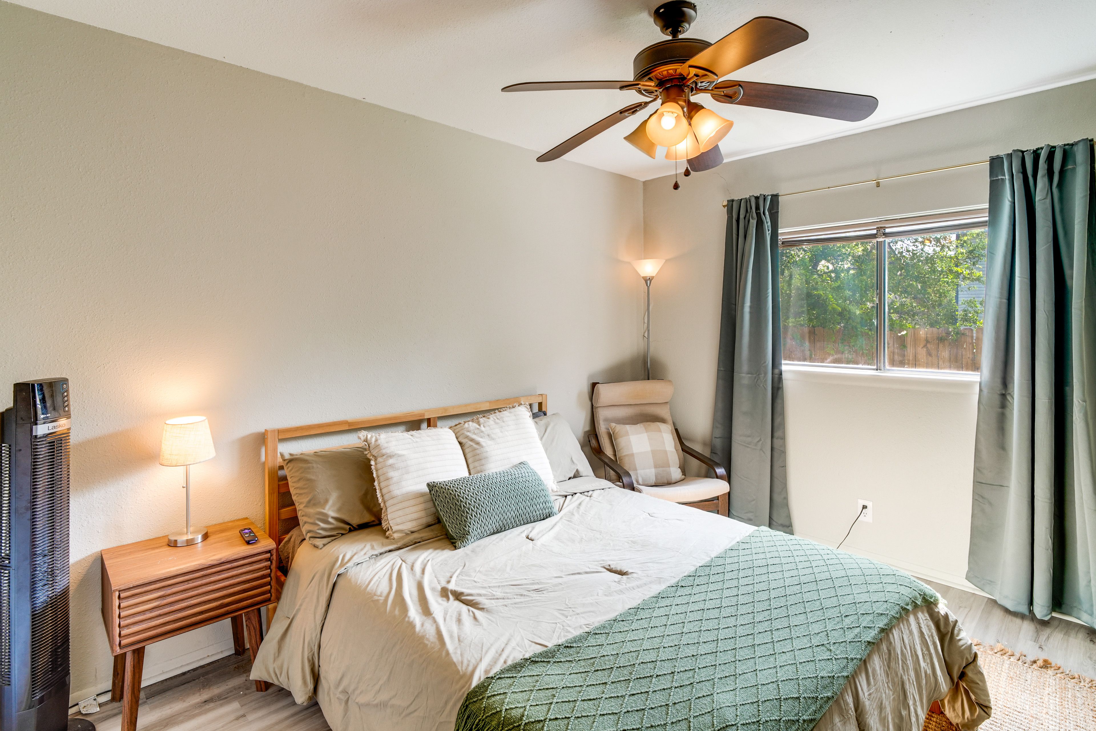 Bedroom 2 | Queen Bed