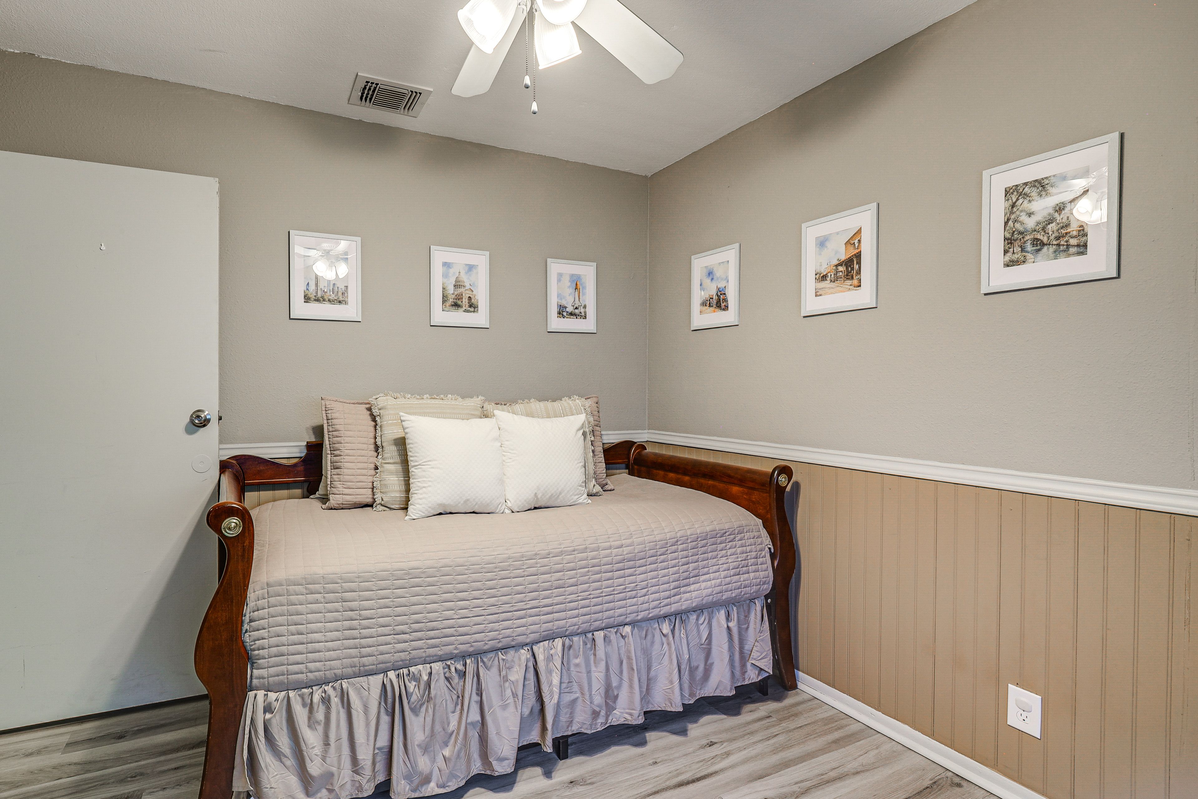 Bedroom 3 | Twin Daybed w/ Twin Trundle