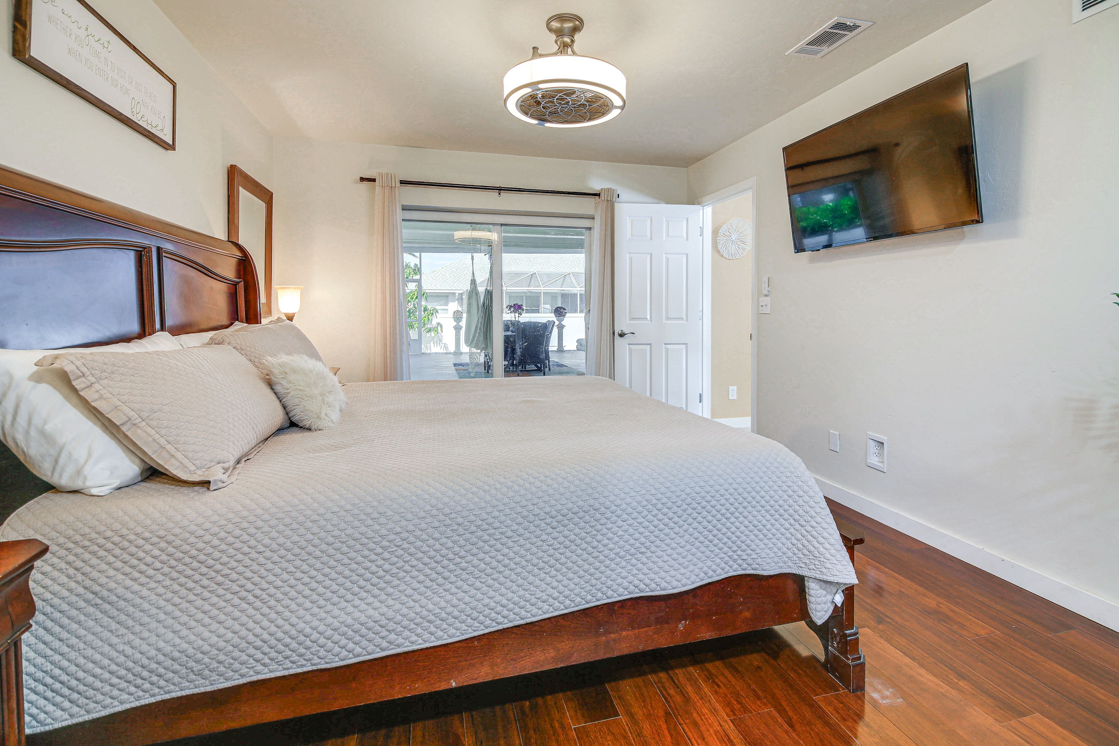 Bedroom 1 | King Bed