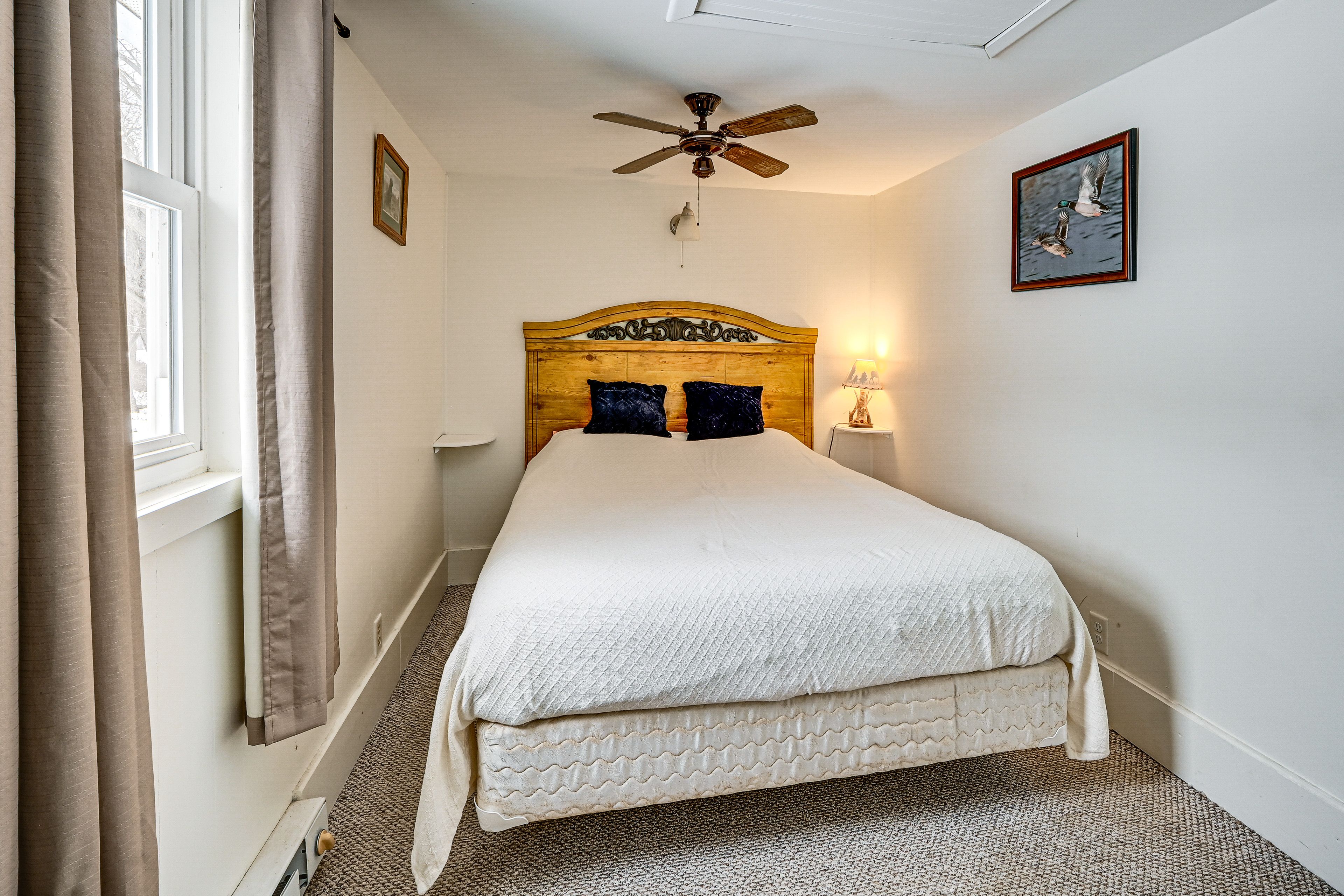 Bedroom 1 | Queen Bed