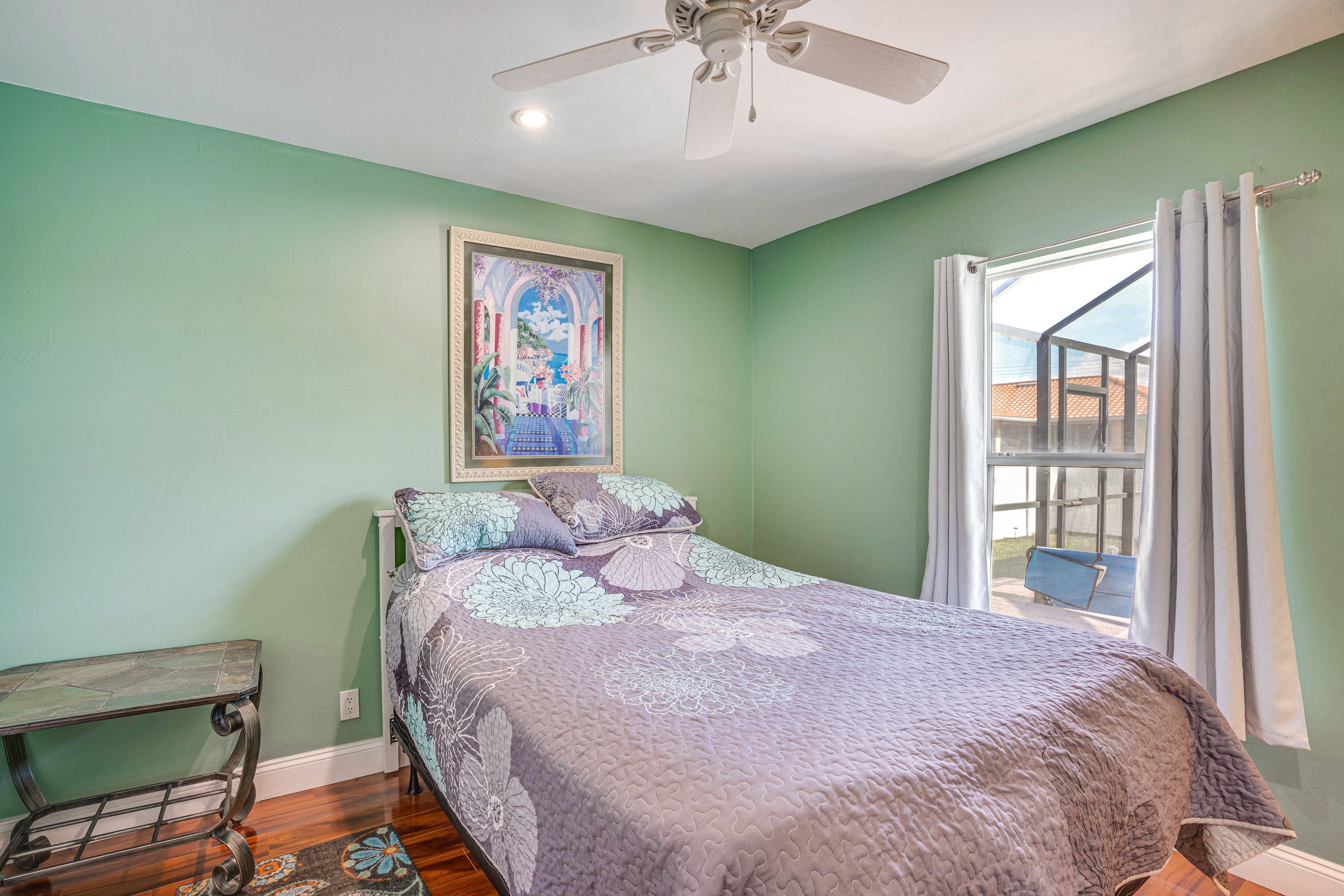 Bedroom 3 | Queen Bed