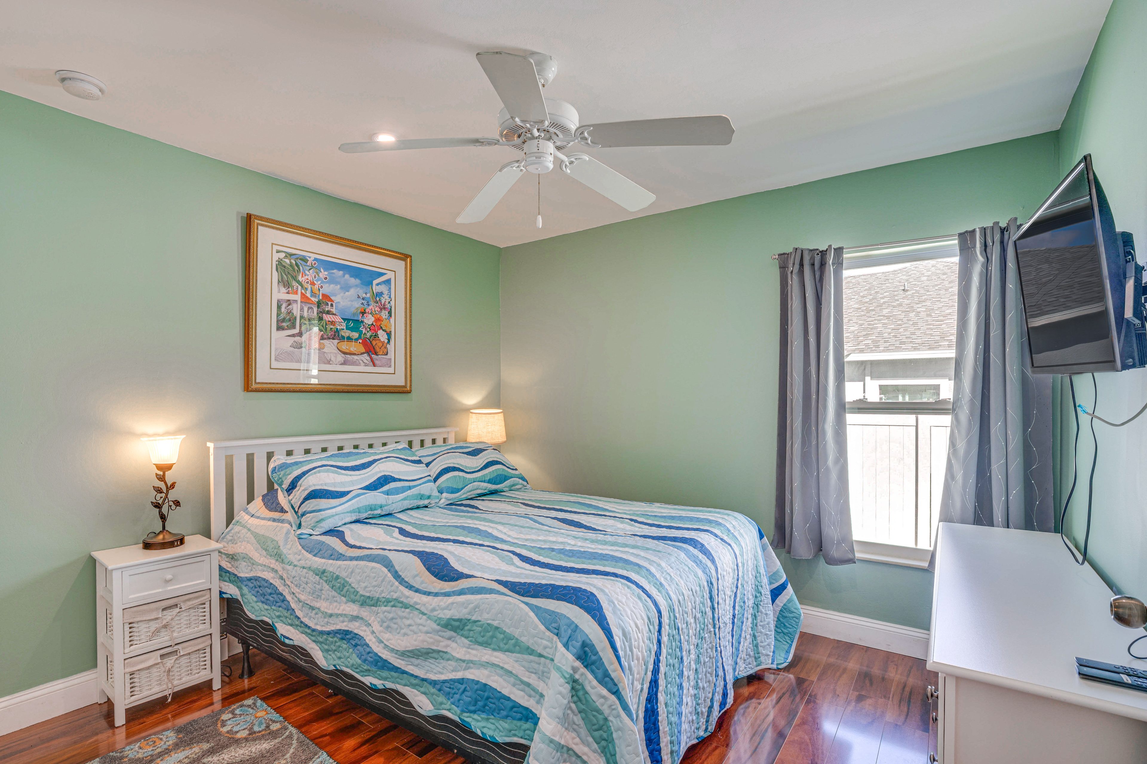 Bedroom 2 | Queen Bed