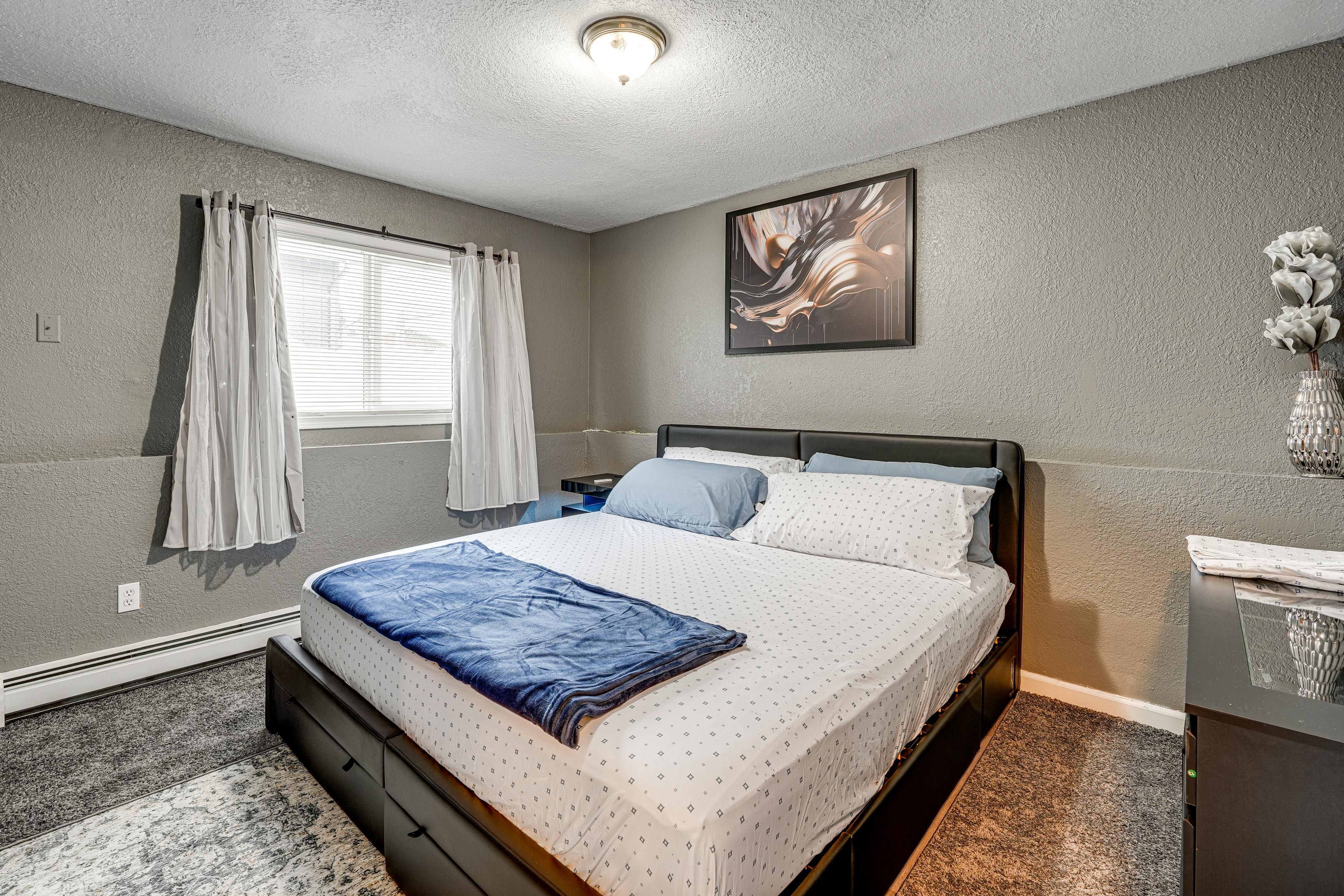 Bedroom 1 | King Bed