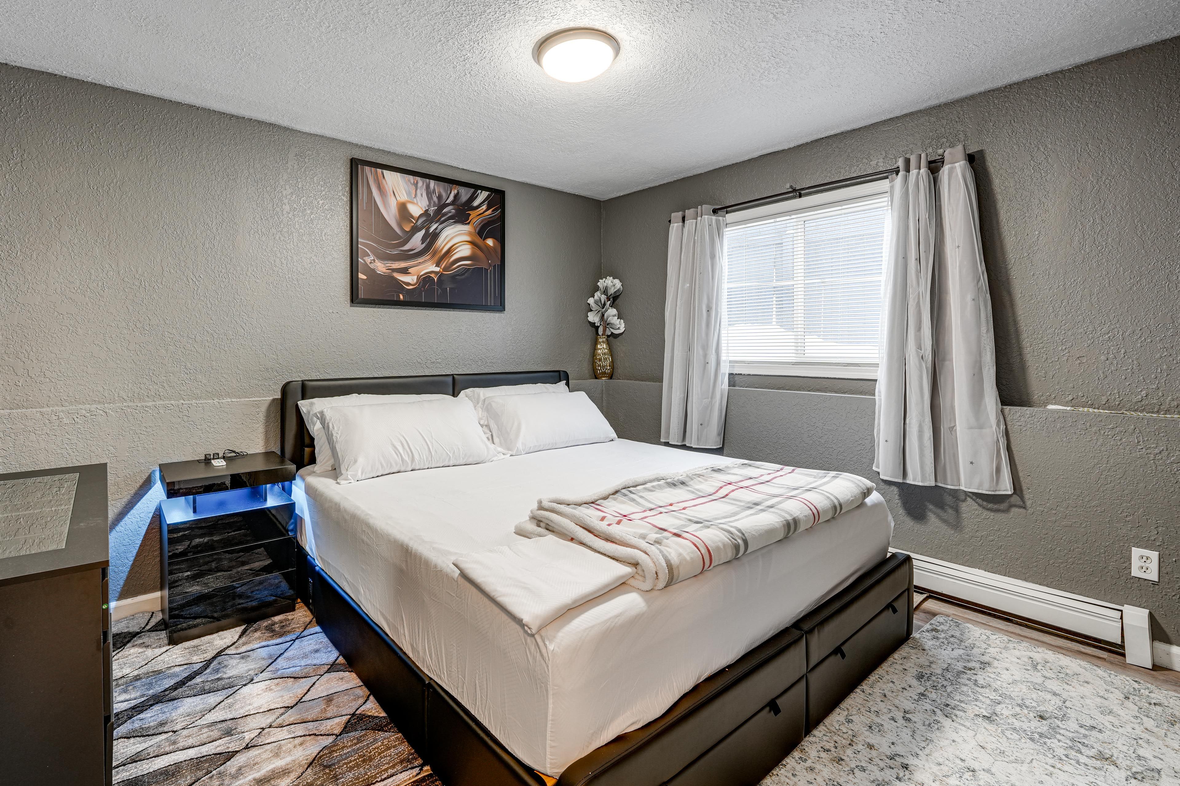 Bedroom 2 | King Bed