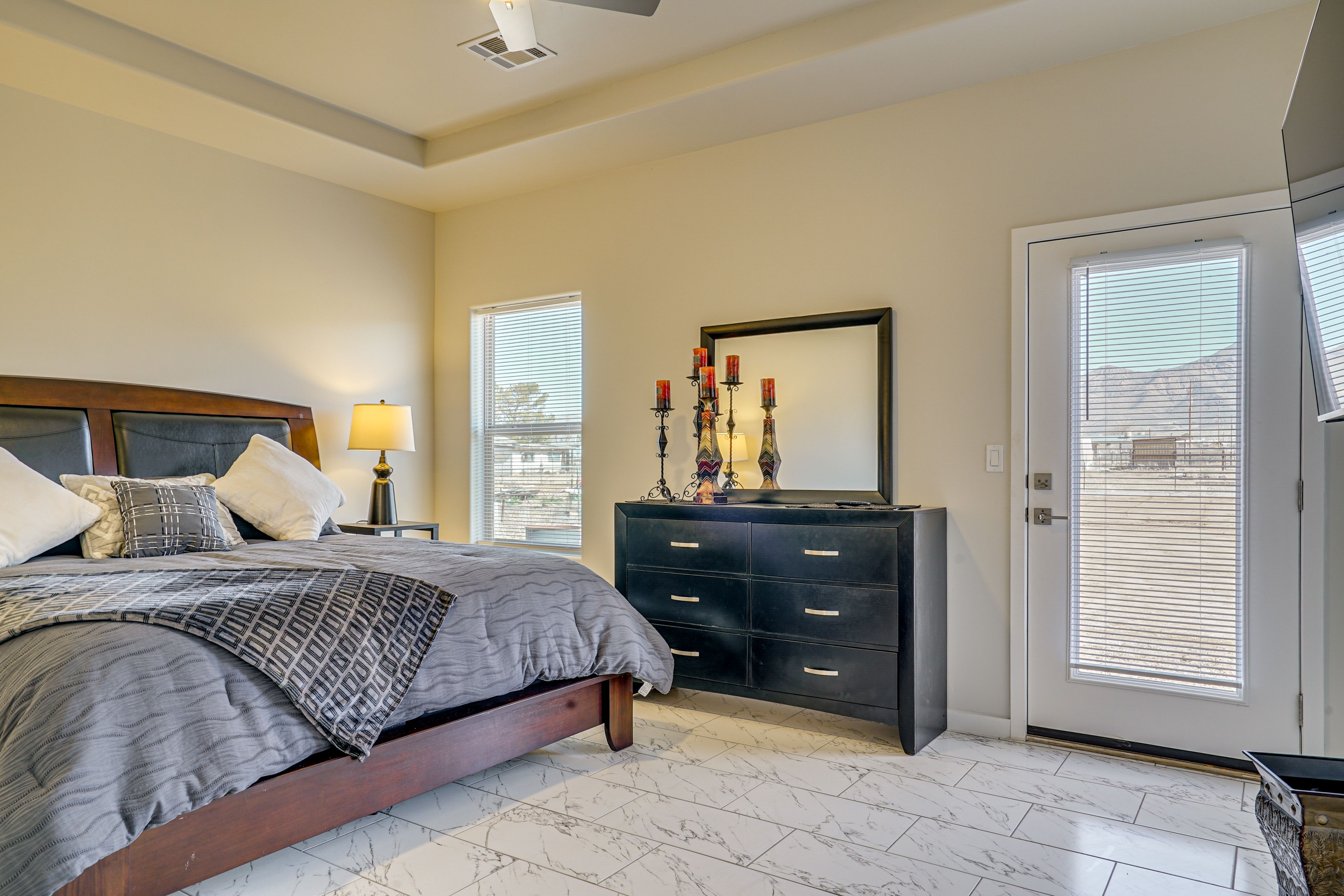 Bedroom 1 | King Bed