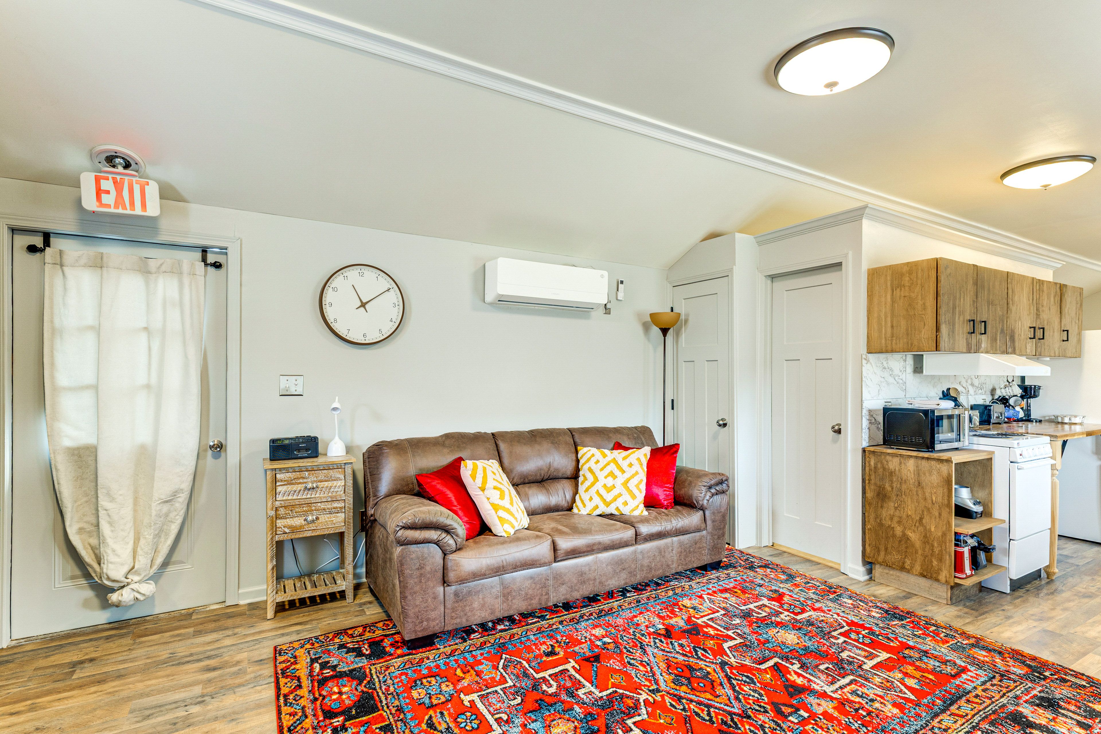 Studio Interior | Free WiFi | Queen Sleeper Sofa