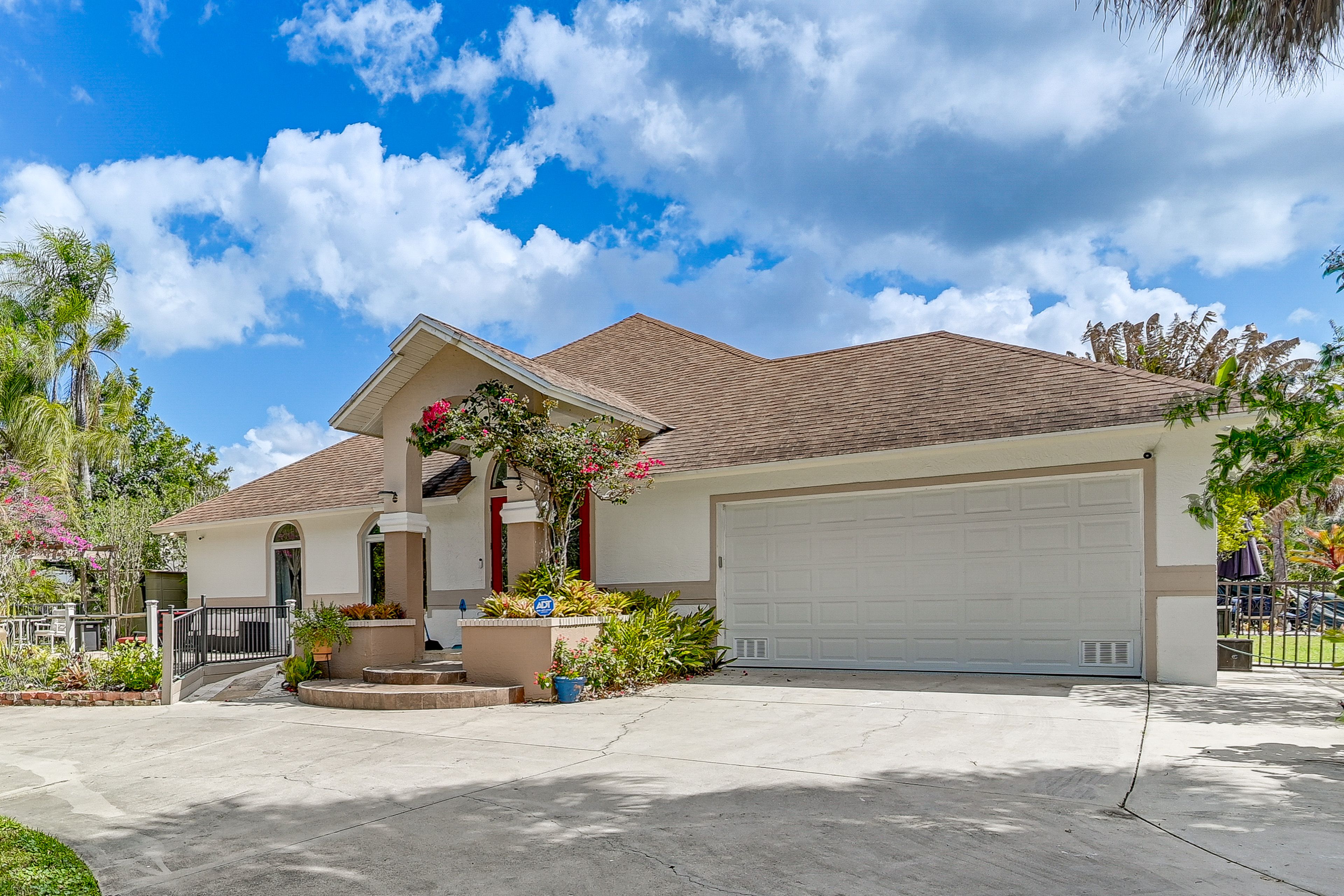 Parking | Driveway (4 Vehicles) | No Garage Access