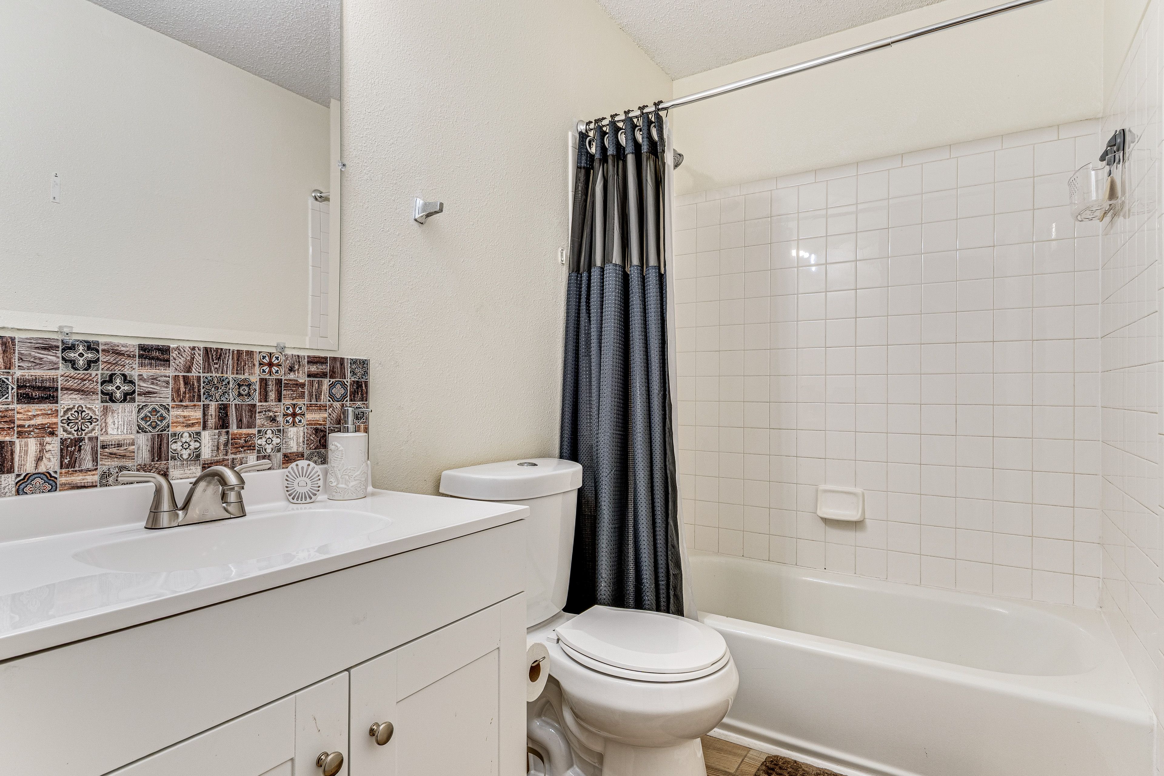 Full Bath | 2nd Floor