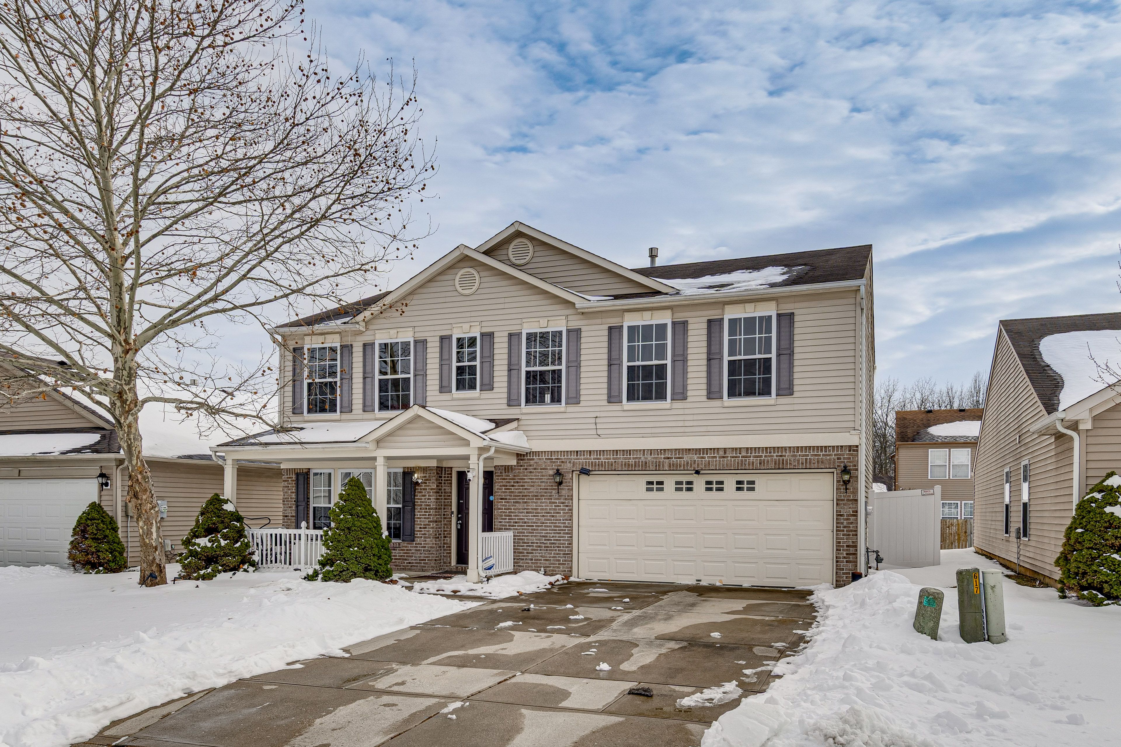 Driveway Parking | 4 Vehicles | Garage Parking | 1 Vehicle