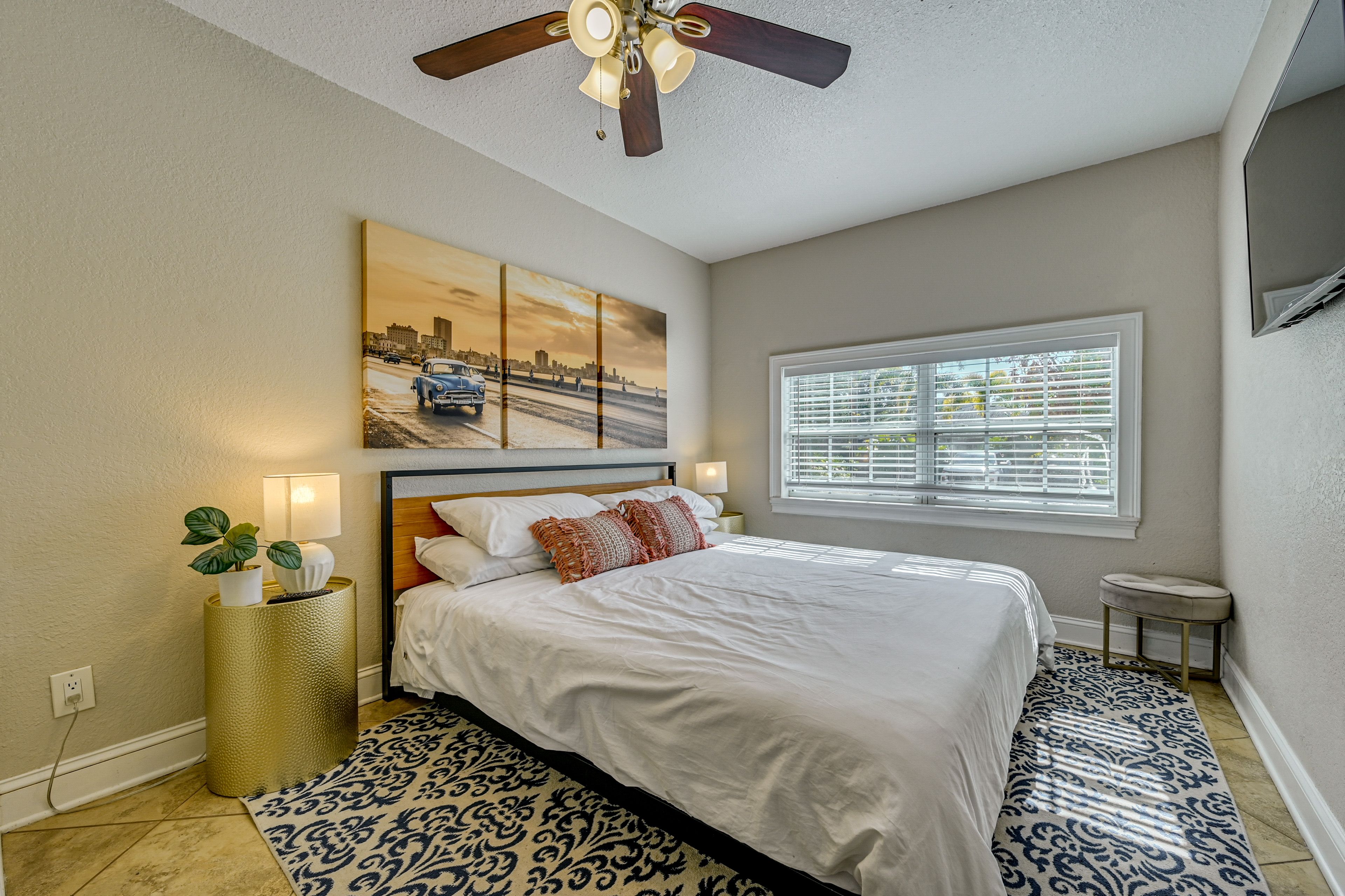 Bedroom 2 | King Bed