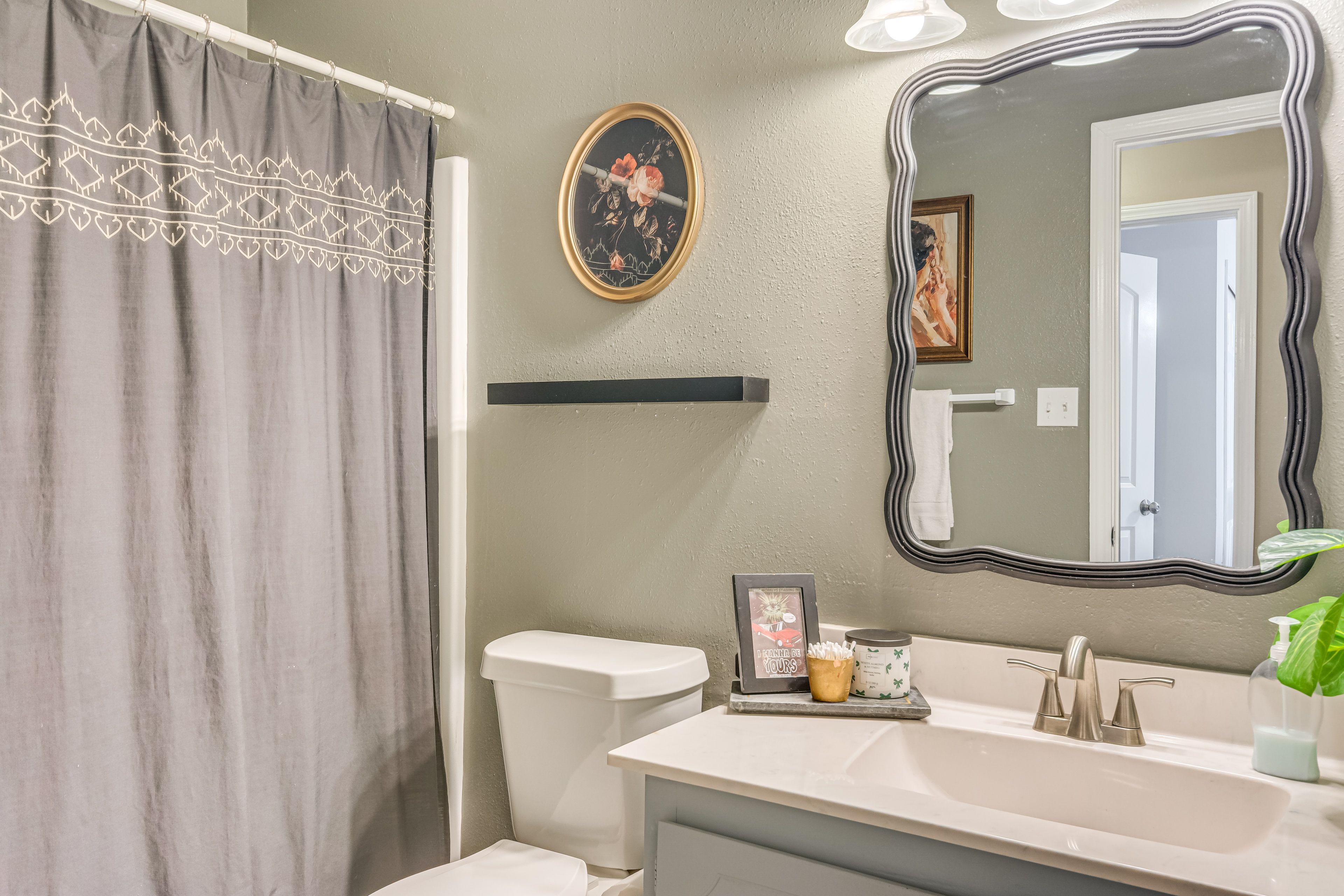 Full Bathroom | Main Floor