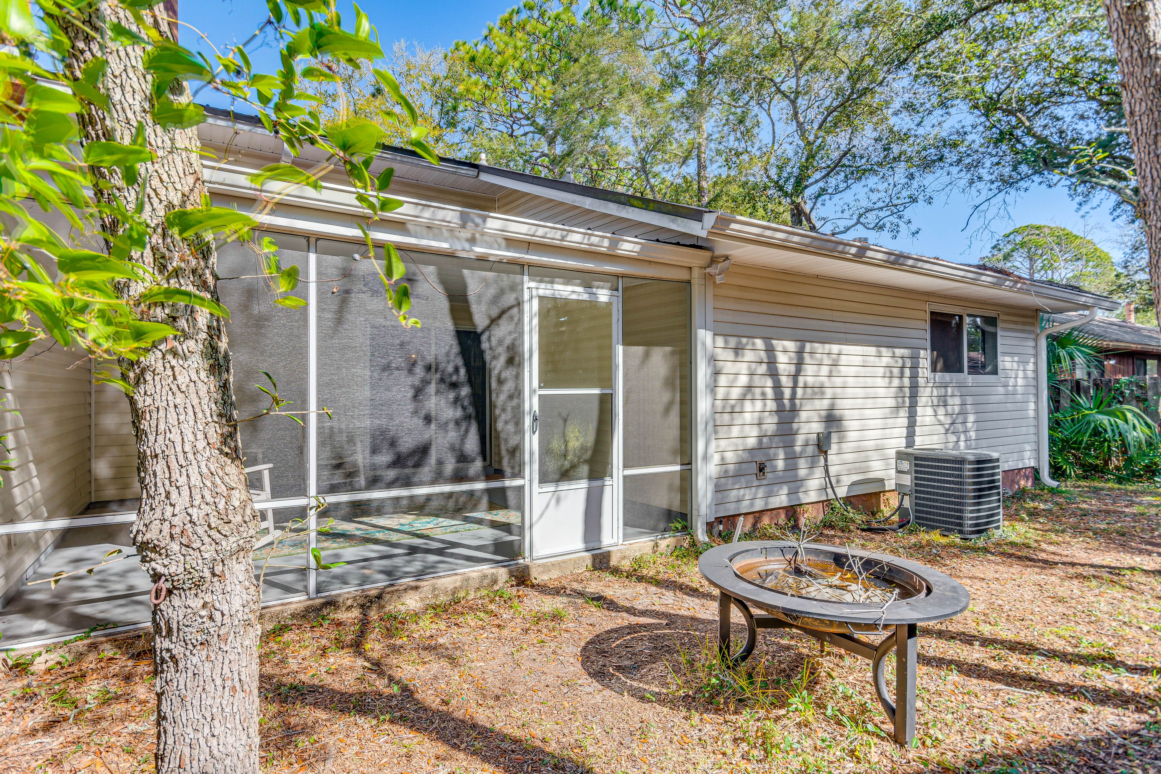 Private Backyard | Fire Pit