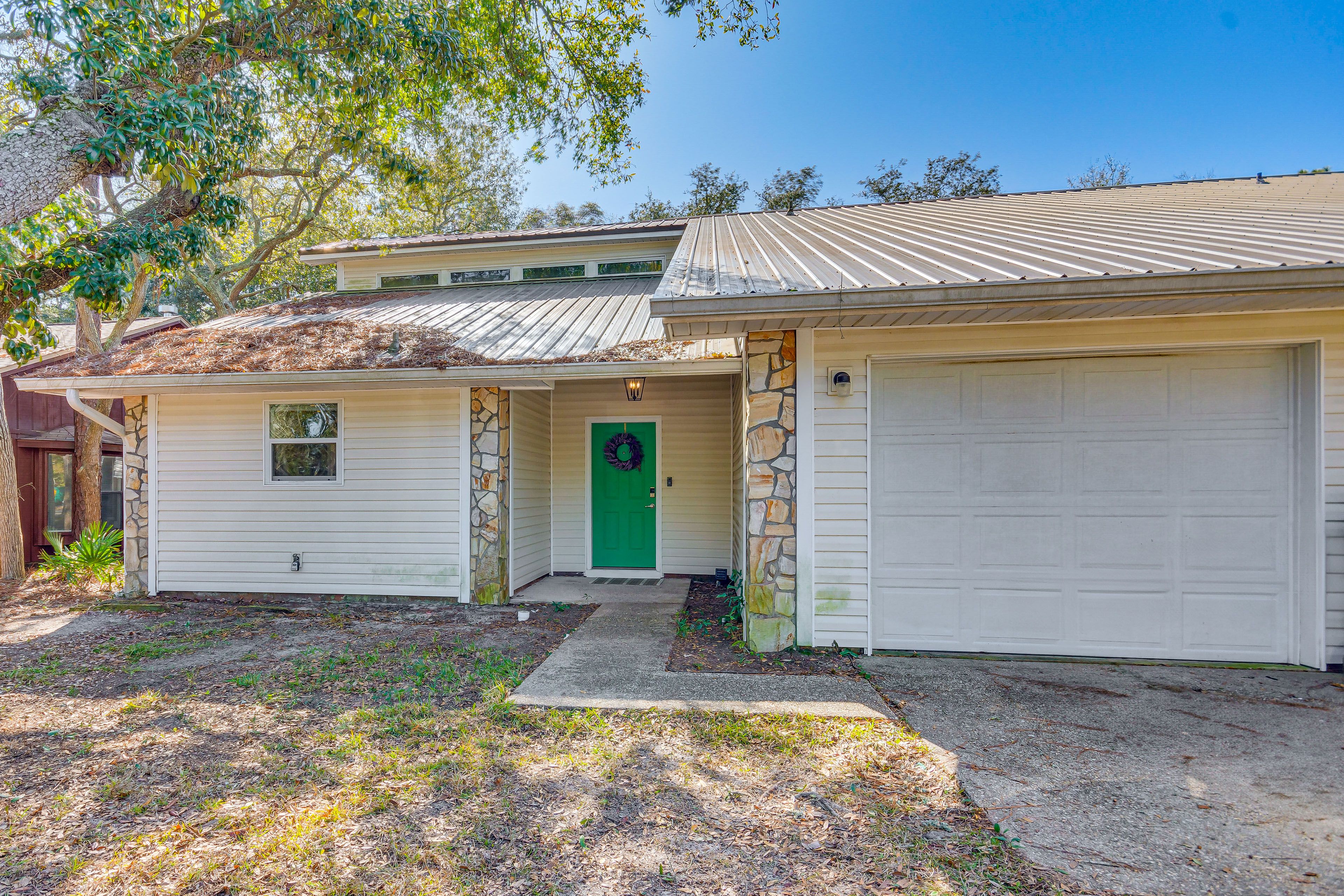 Parking | Driveway (2 Vehicles) | Yard Along Street (2 Vehicles)