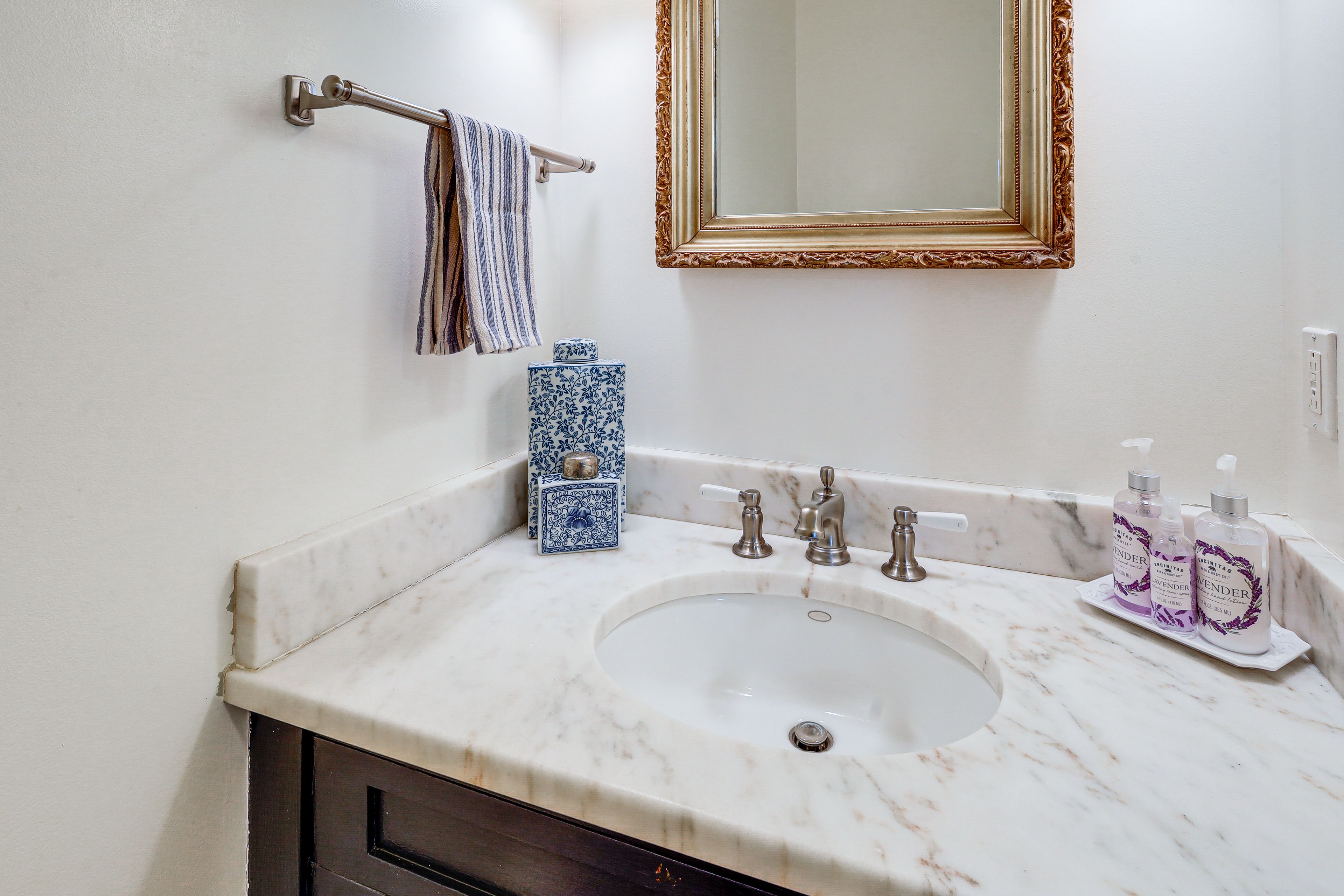 Half Bathroom | 1st Floor