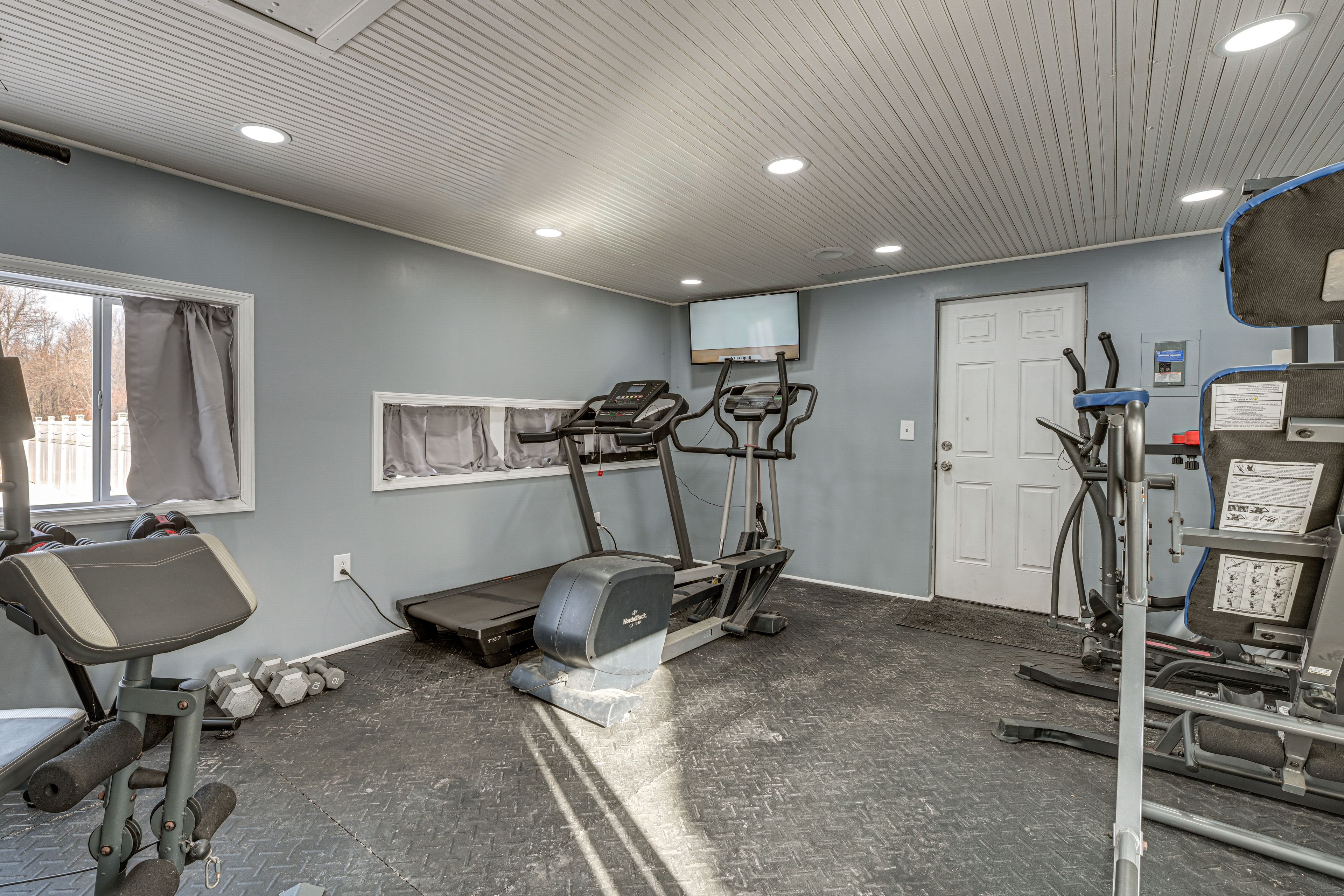 Home Gym | Exercise Bike | Pull-Up Bar | Inversion Table