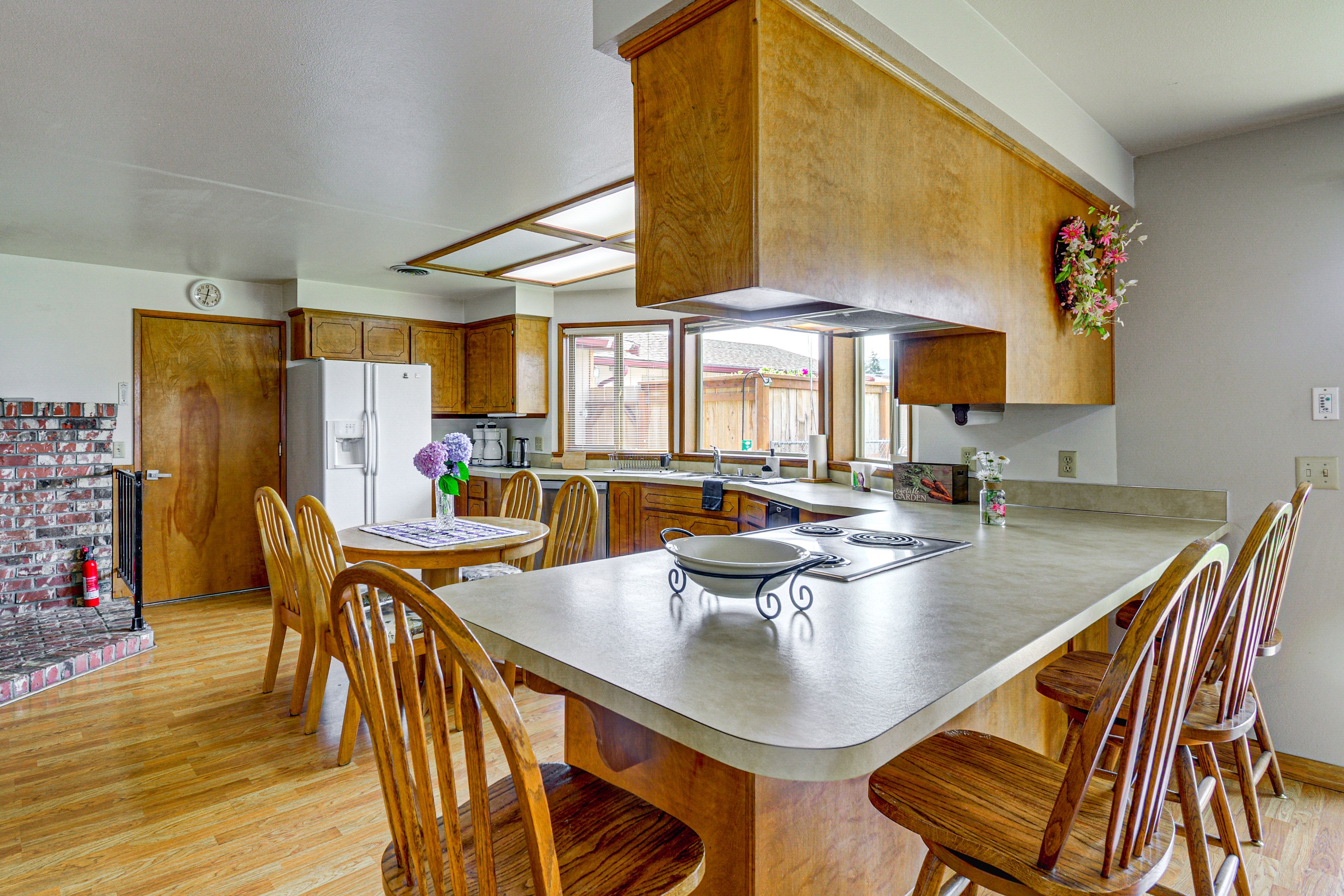 Kitchen | Cooking Basics | Dining Area | Dishes & Flatware Provided