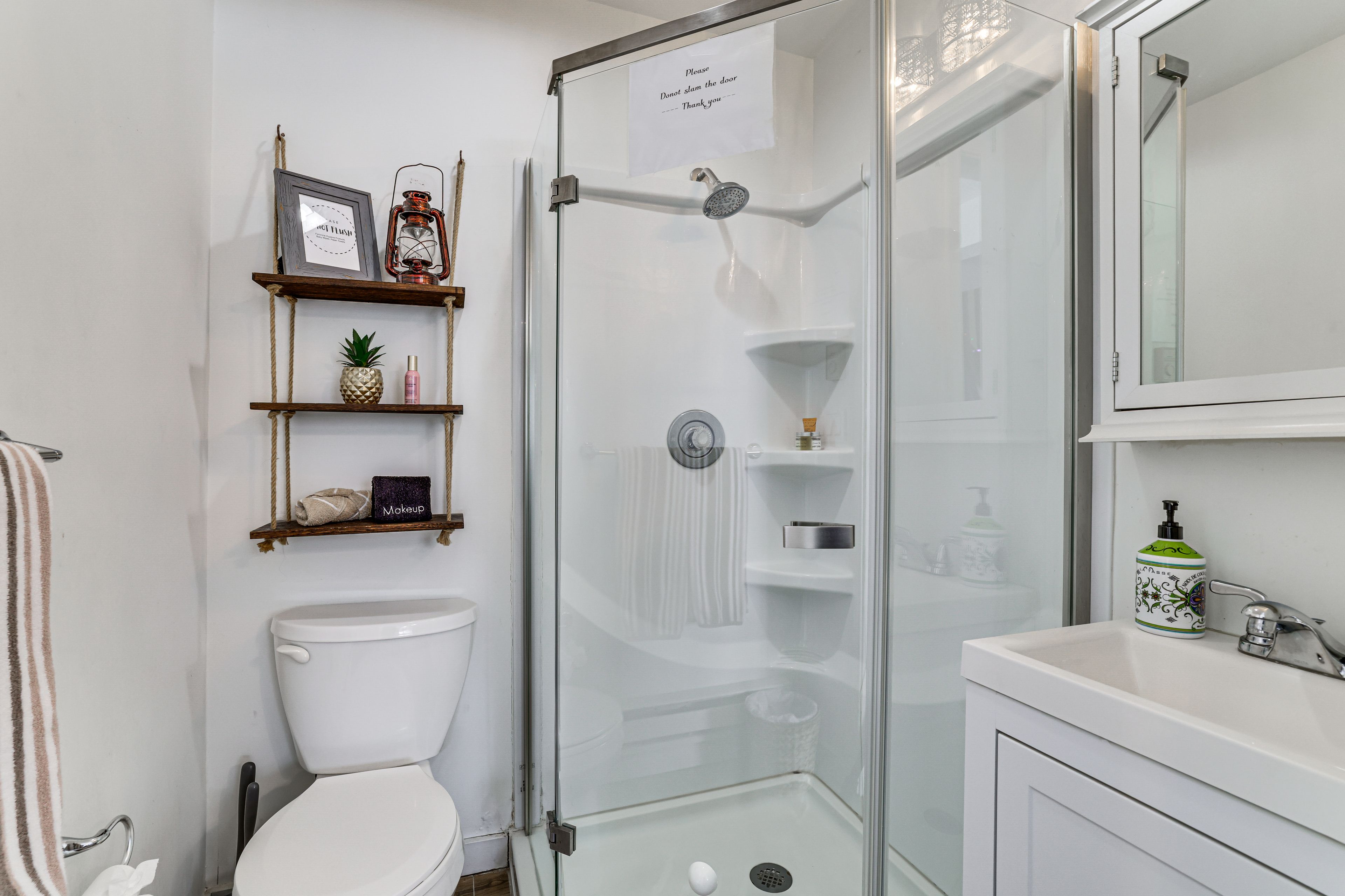 Full Bathroom | 1st Floor