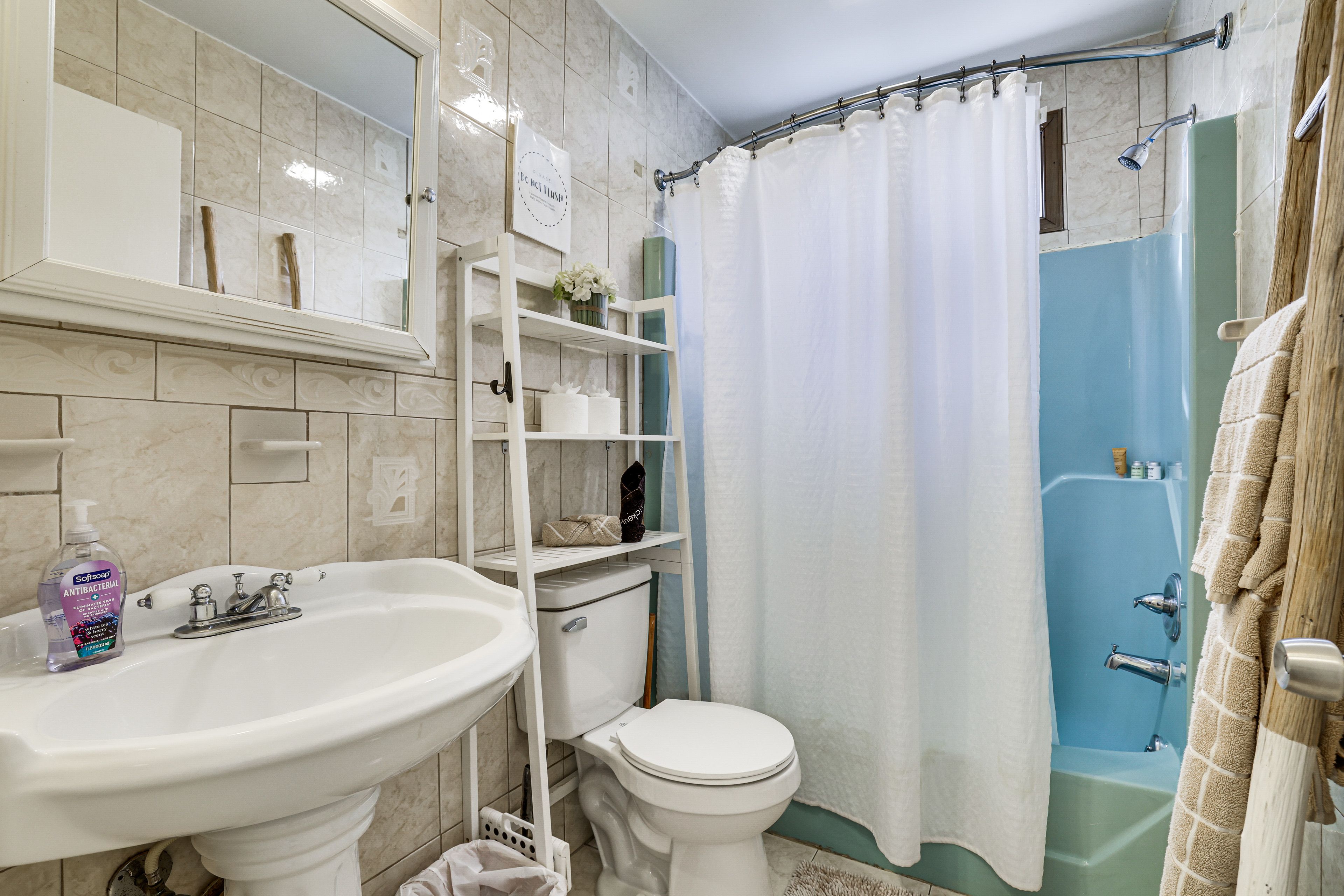 Full Bathroom | 2nd Floor