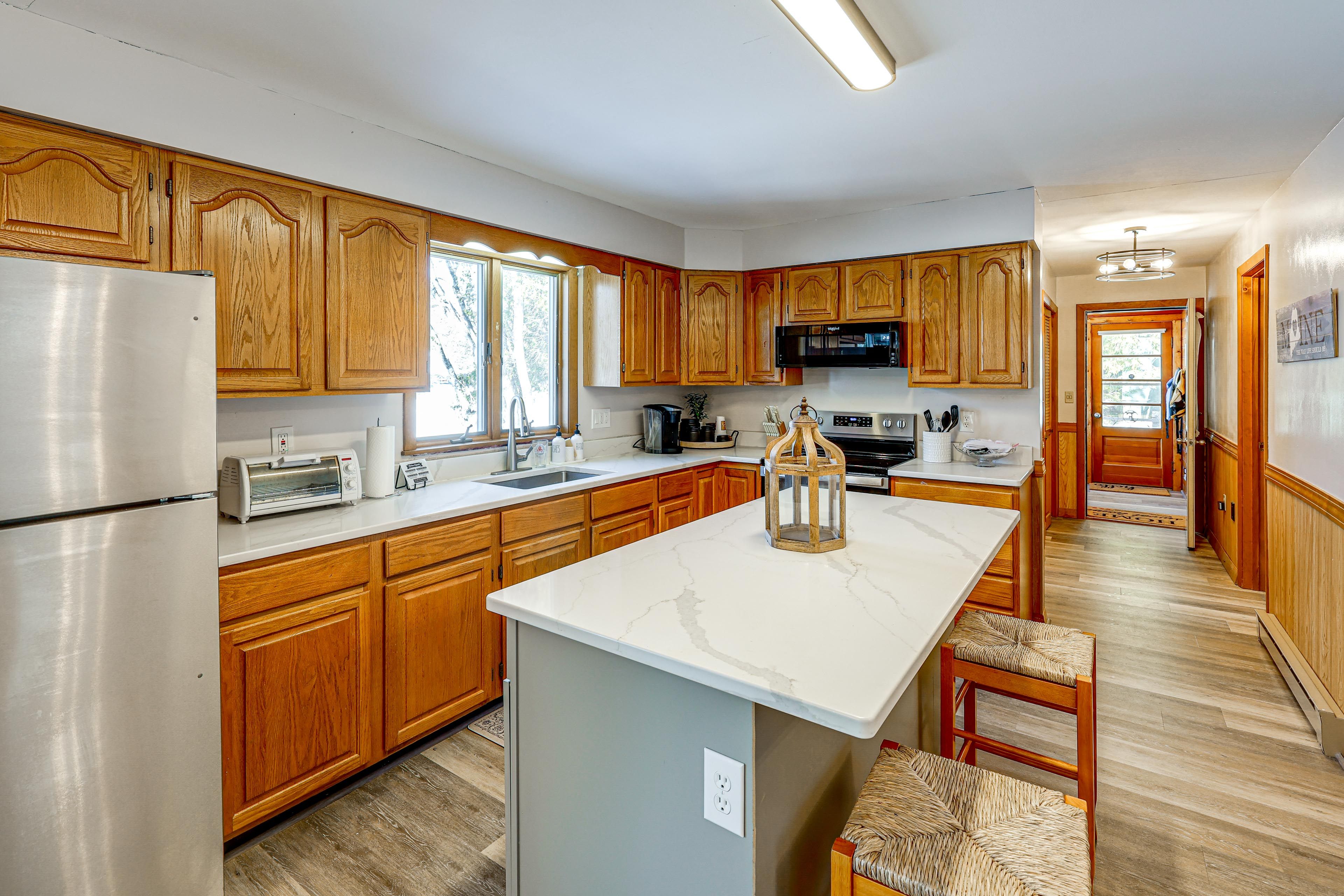 Lincoln Vacation Rental | 2BR | 1BA | 1,100 Sq Ft | 2 Steps for Access