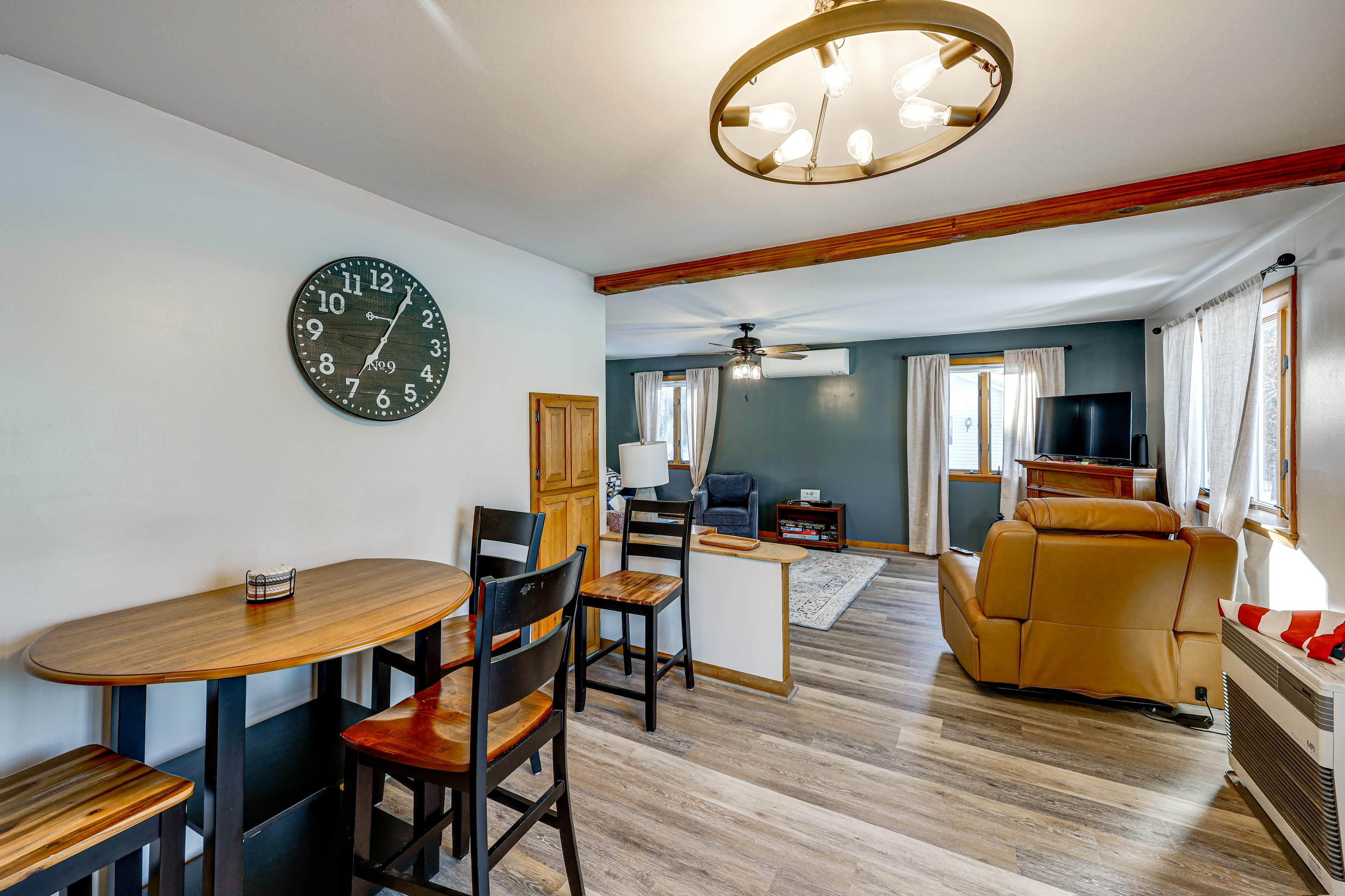 Dining Table | Dishware/Flatware