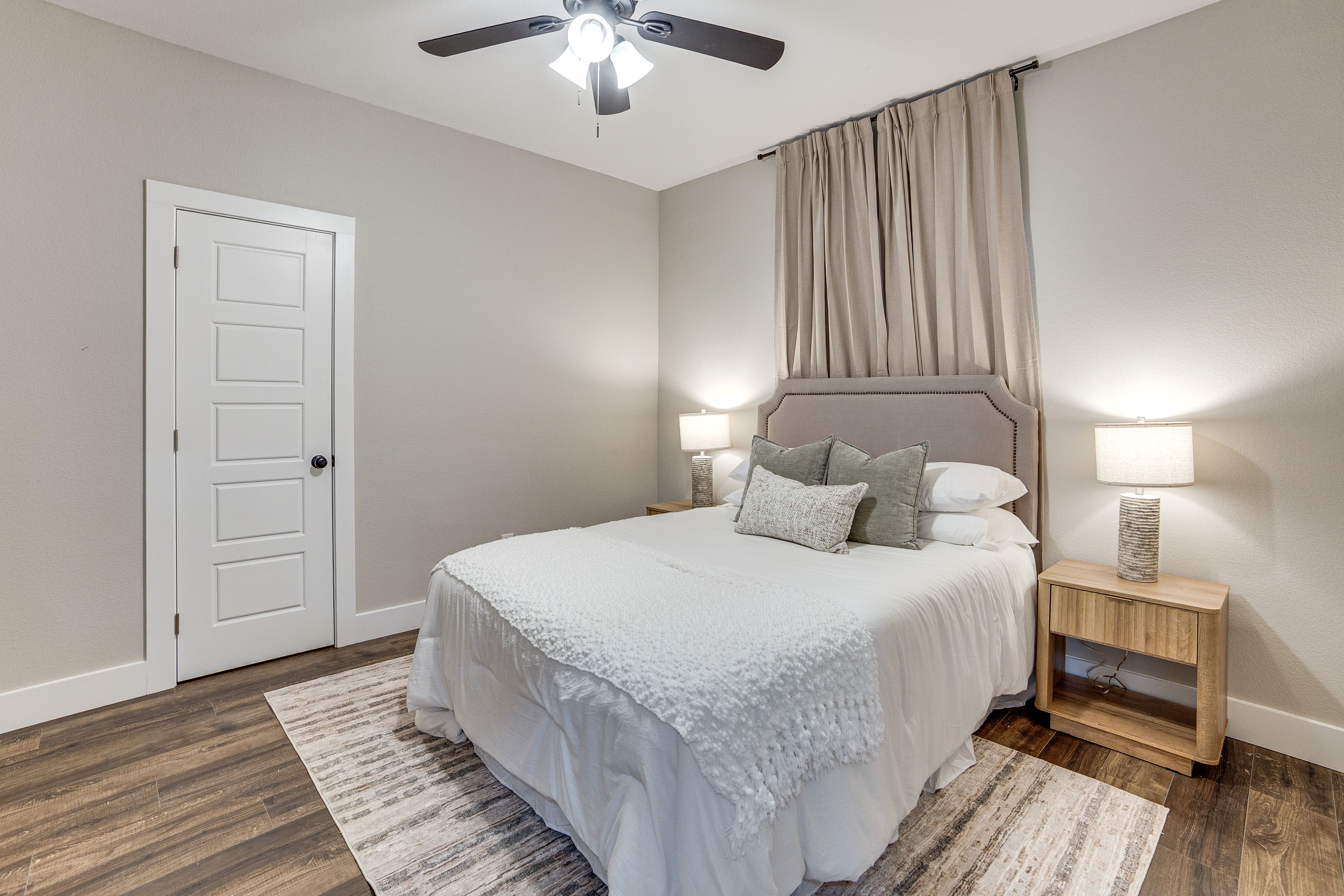 Bedroom 2 | Queen Bed
