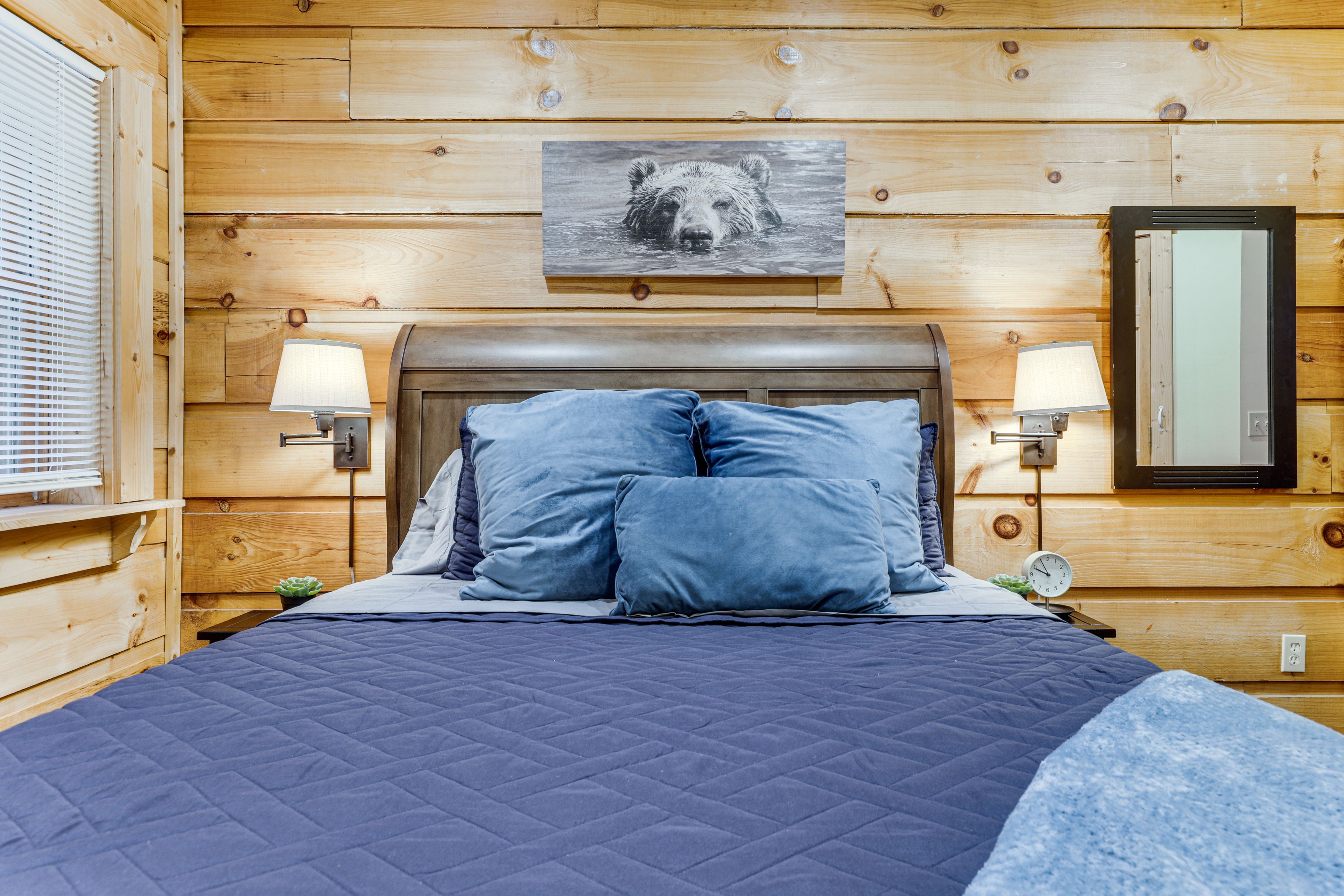 Bedroom 2 | Queen Bed