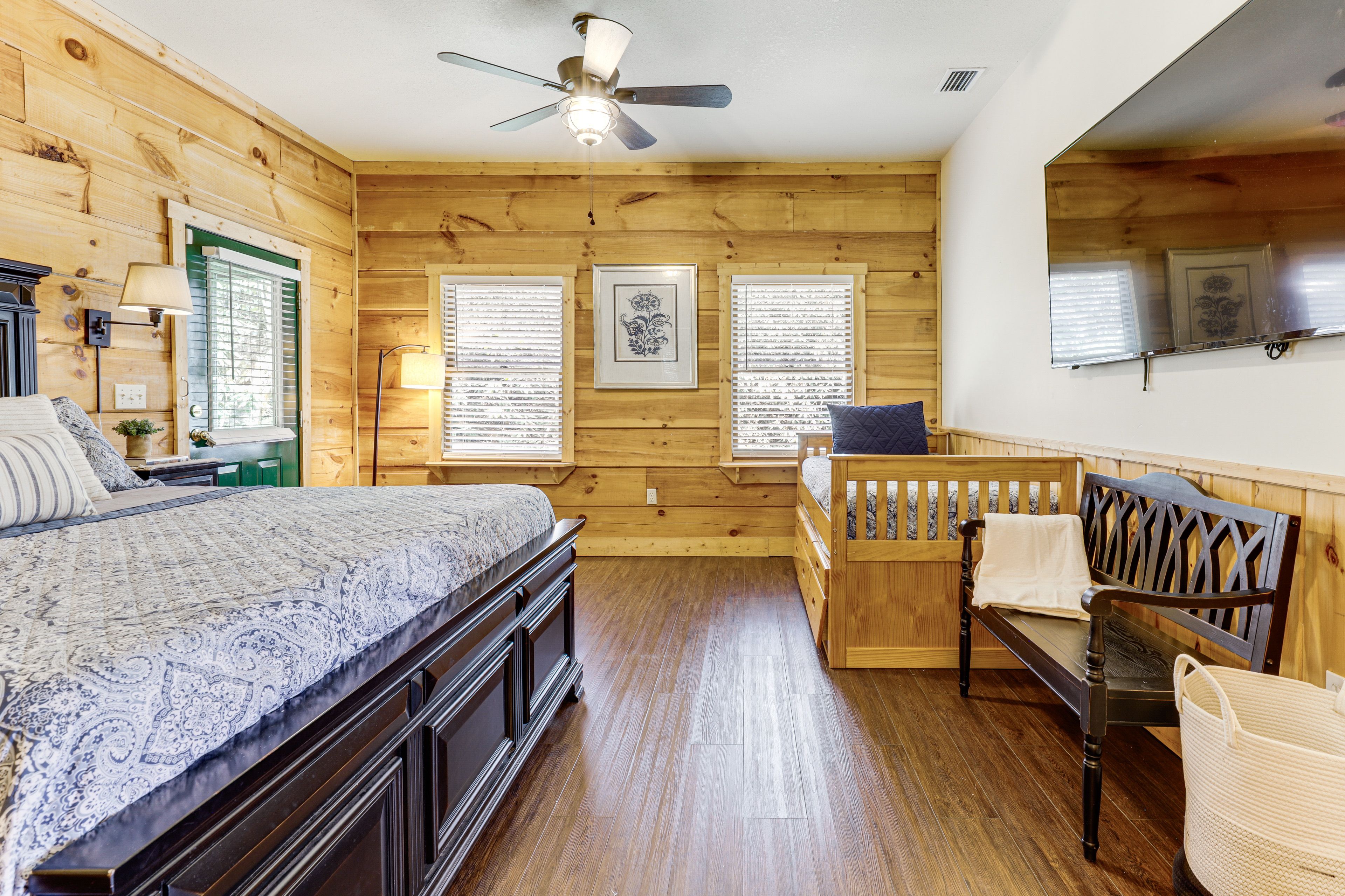 Bedroom 1 | King Bed | Twin Bed w/ Twin Trundle
