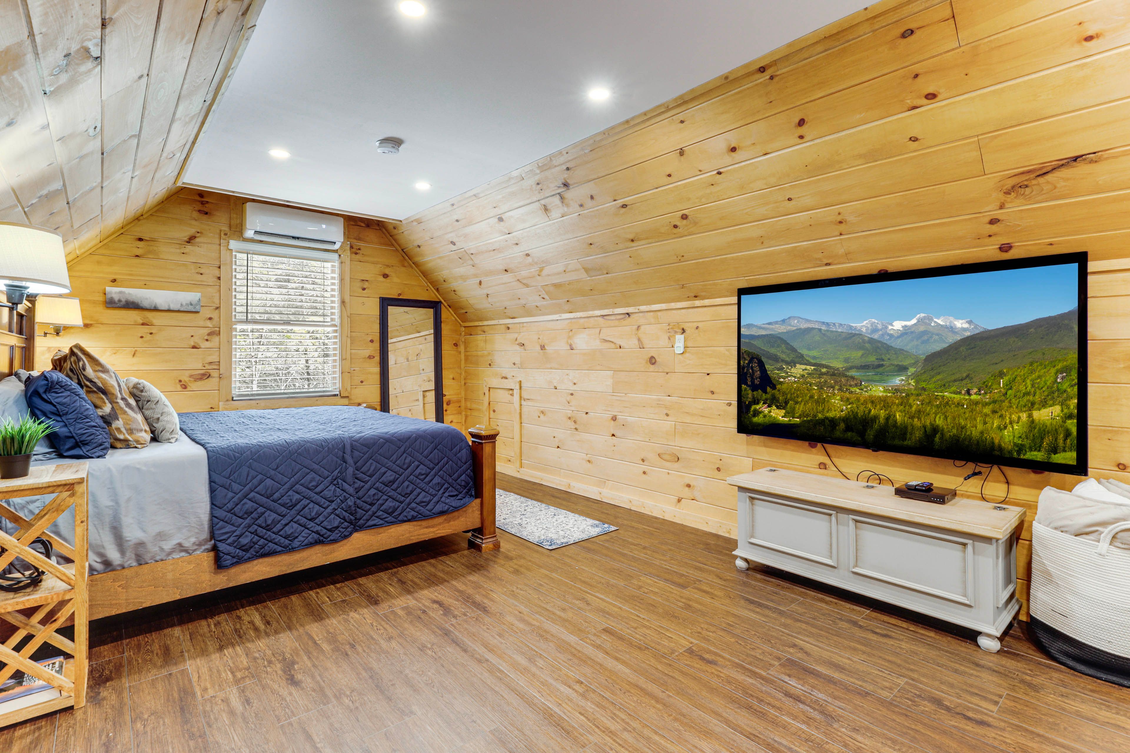 Bedroom 3 (Loft) | King Bed