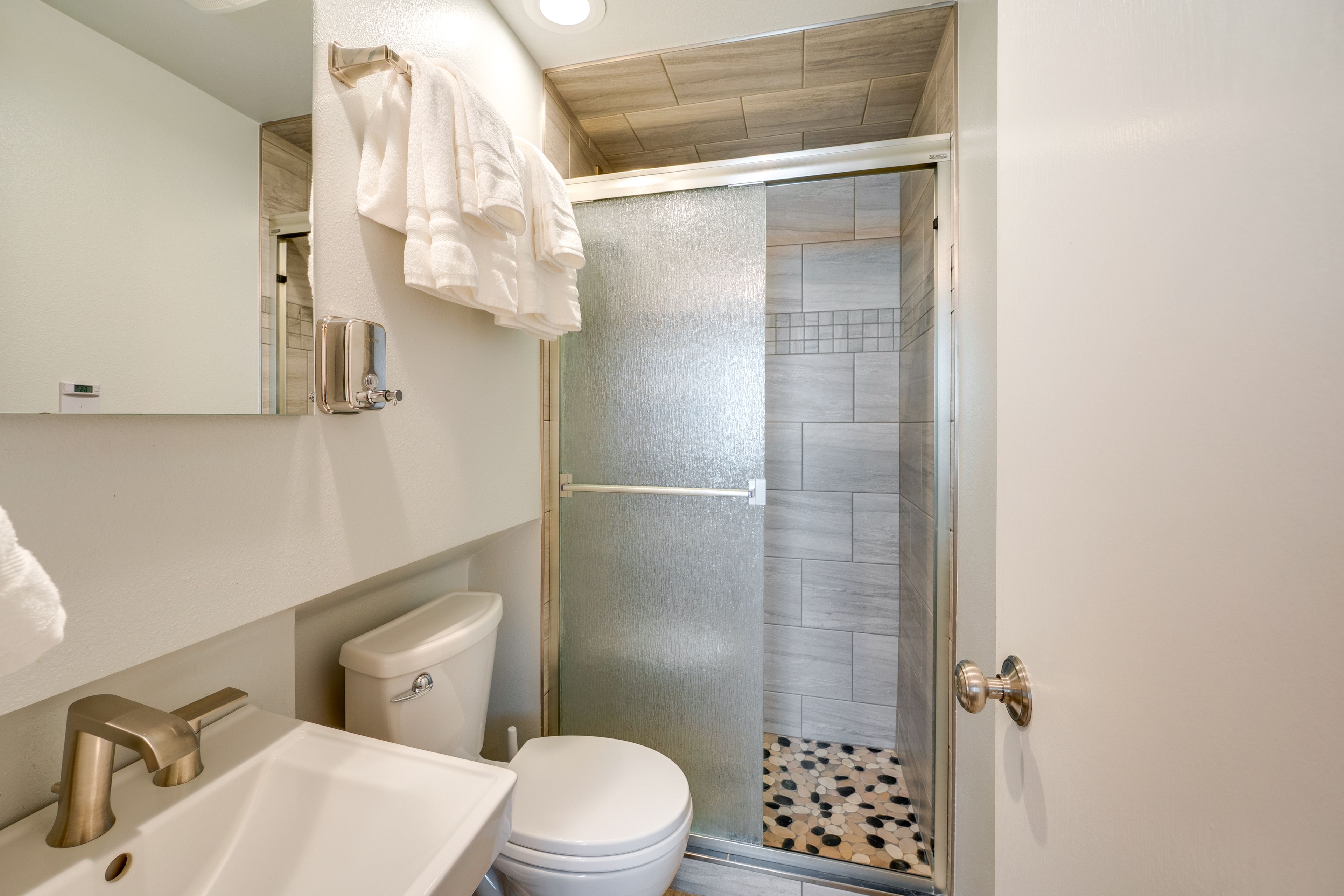 Full Bathroom | Upper Level