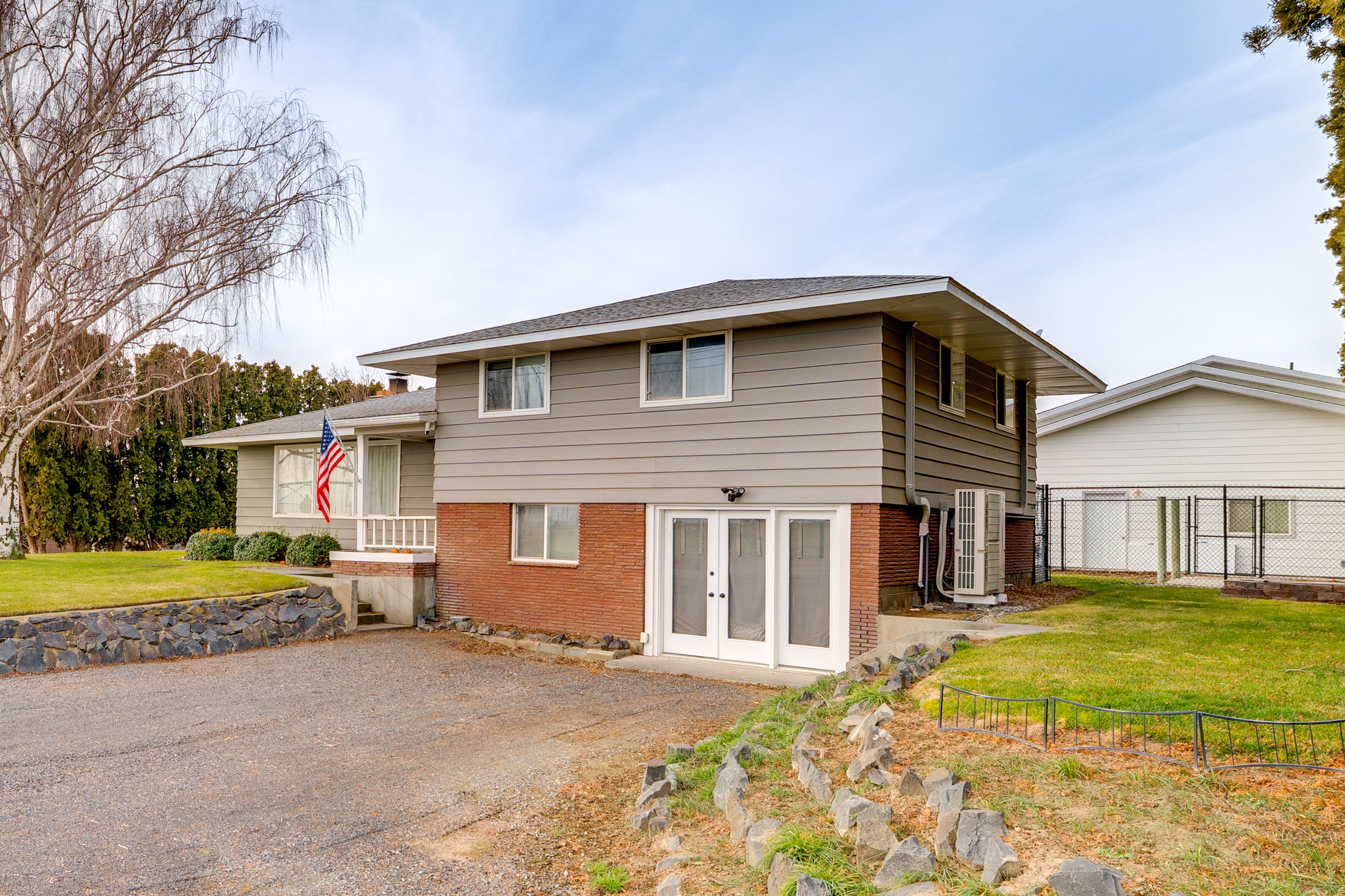 Parking | Driveway (4 Vehicles)
