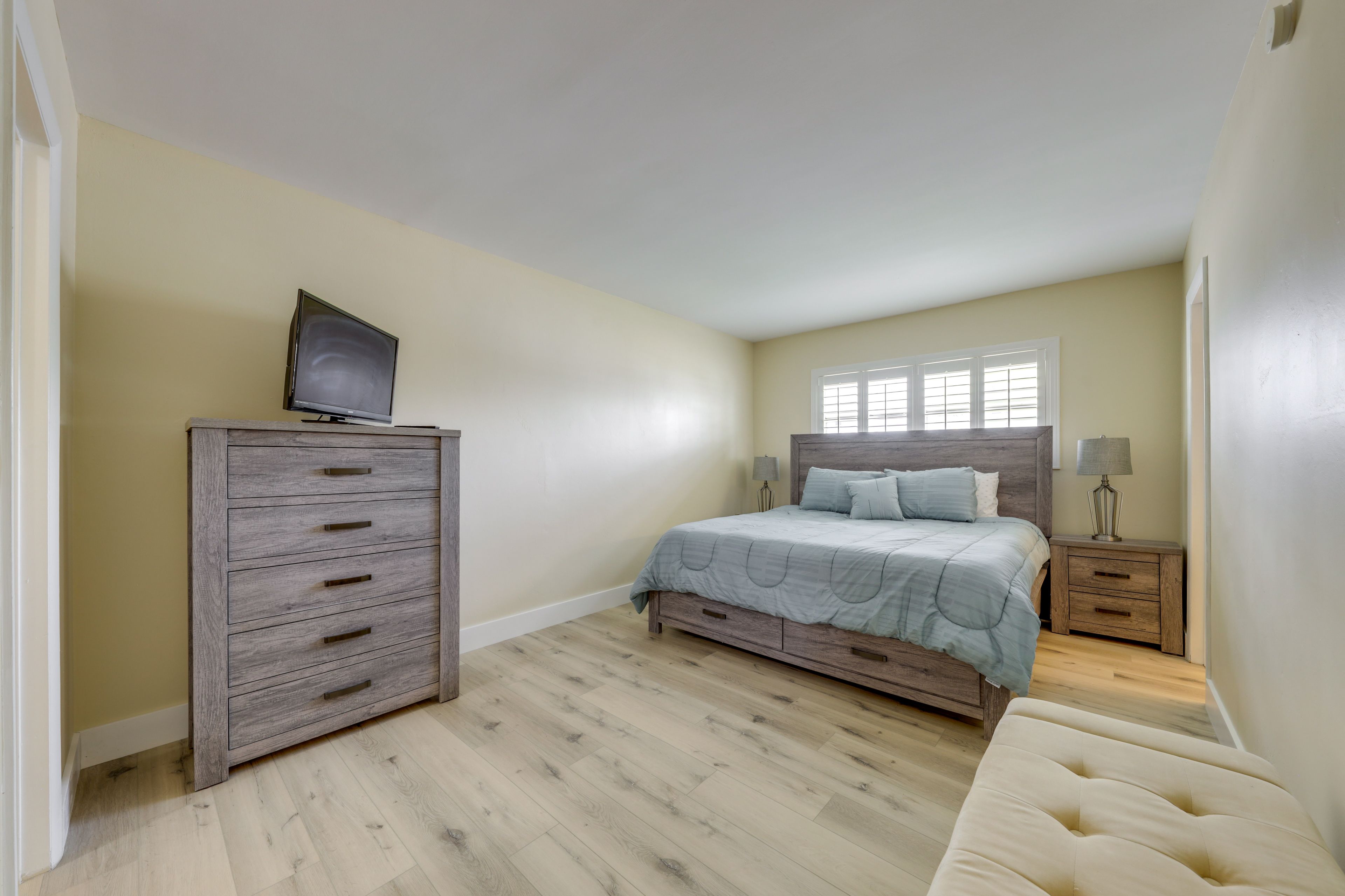 Bedroom 1 | King Bed