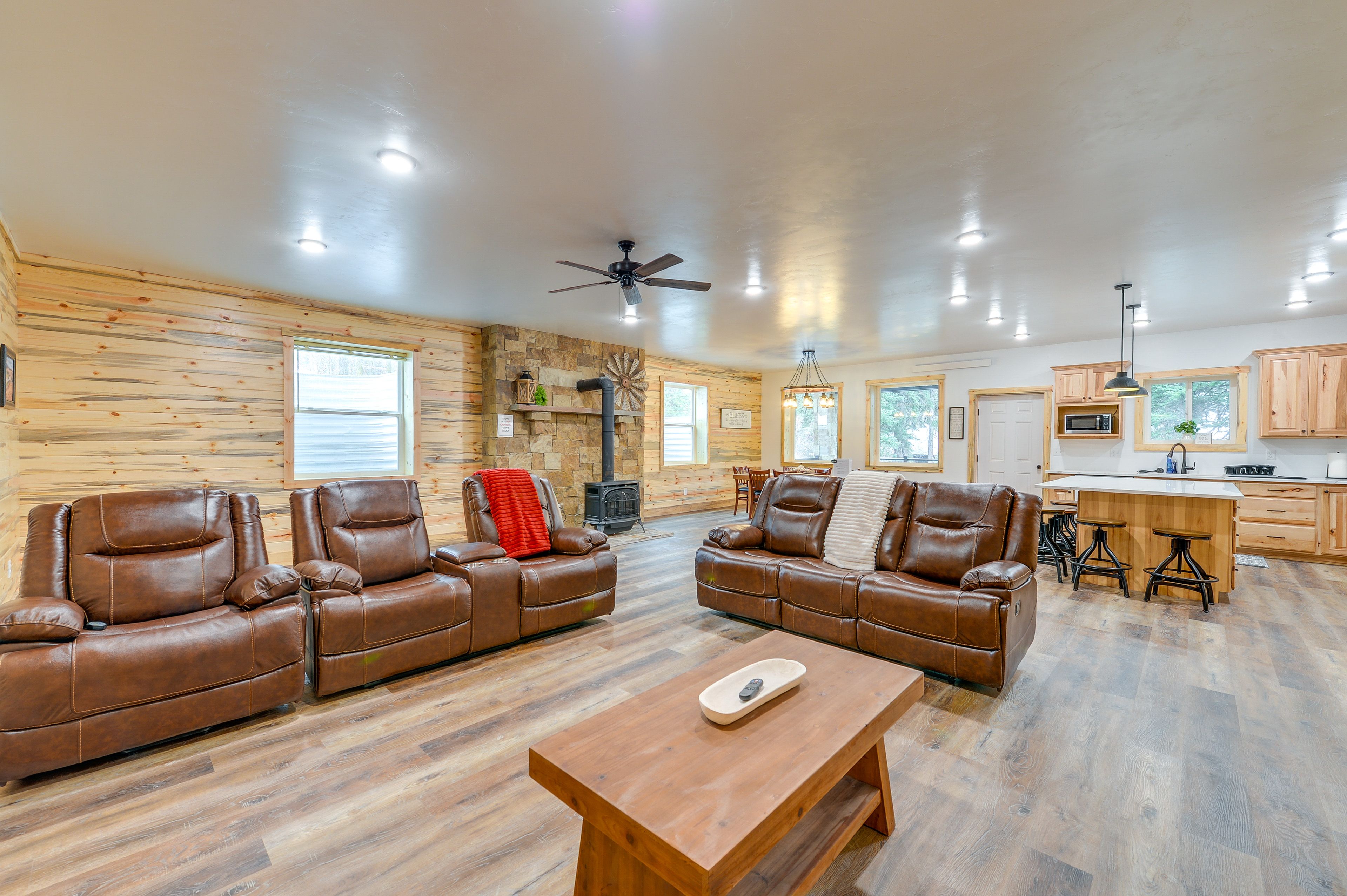 Living Room | Fireplace