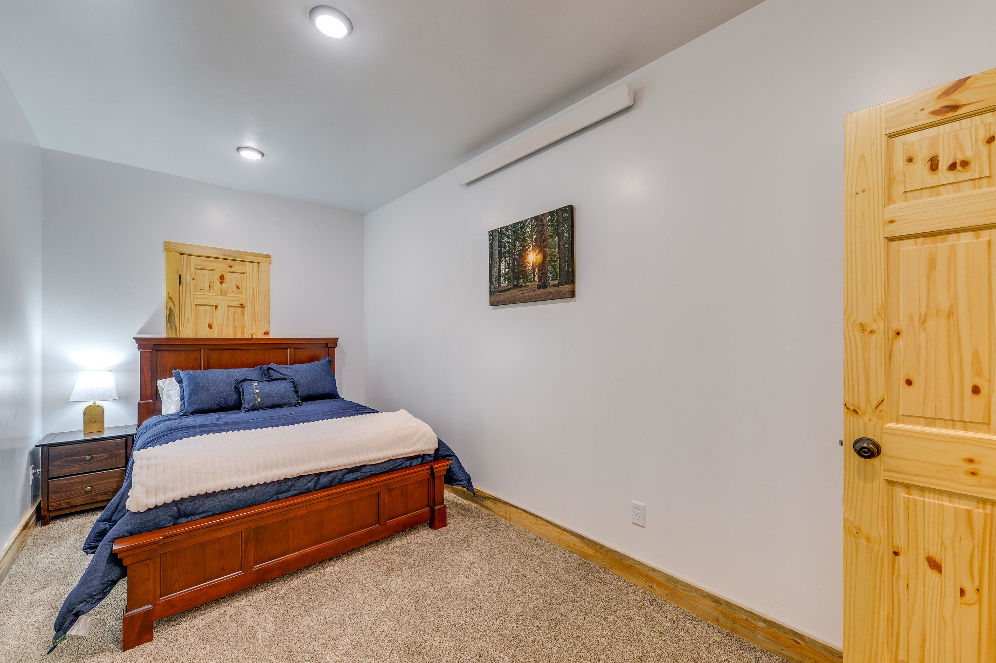 Bonus Room | Queen Bed