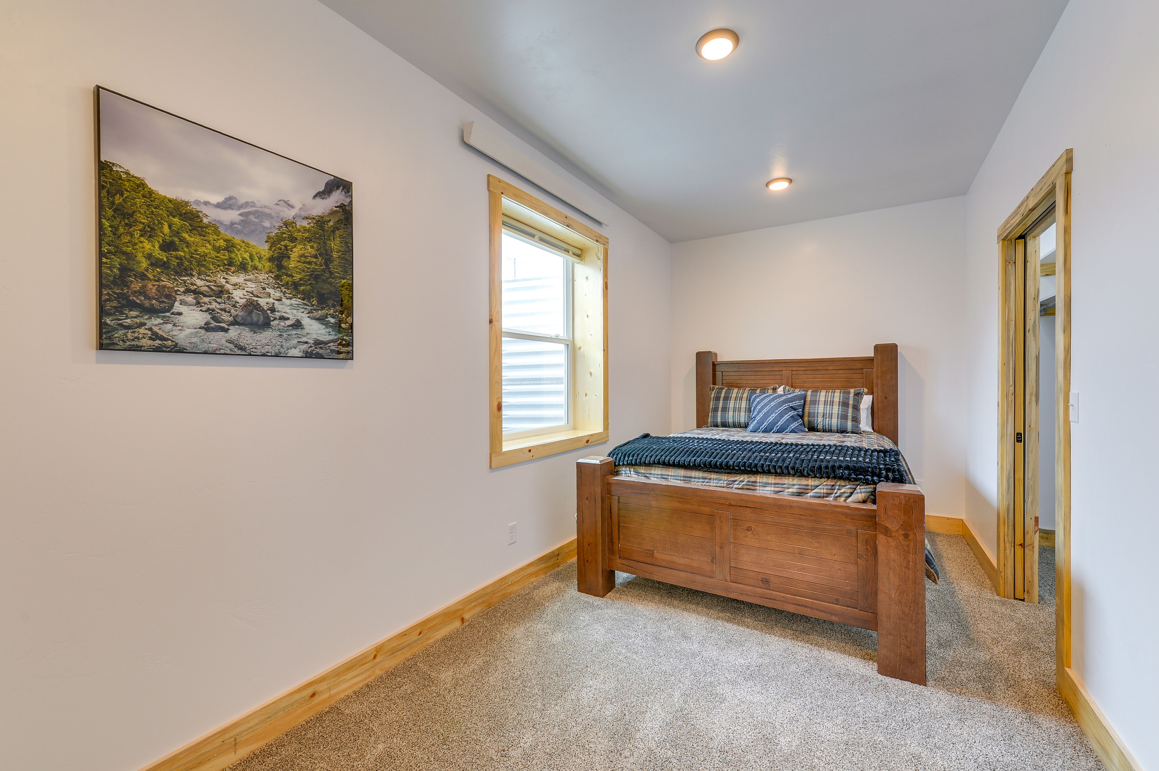 Bedroom 2 | Queen Bed